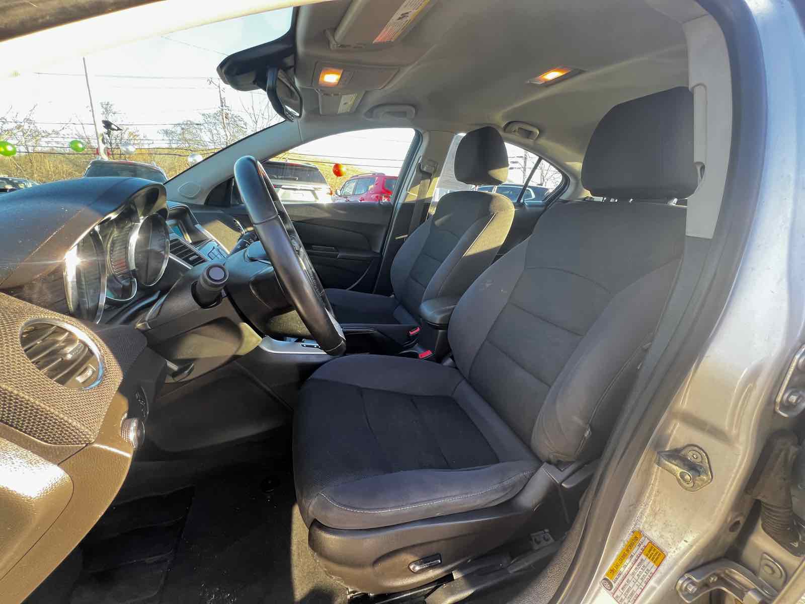 2014 Chevrolet Cruze 1LT 17