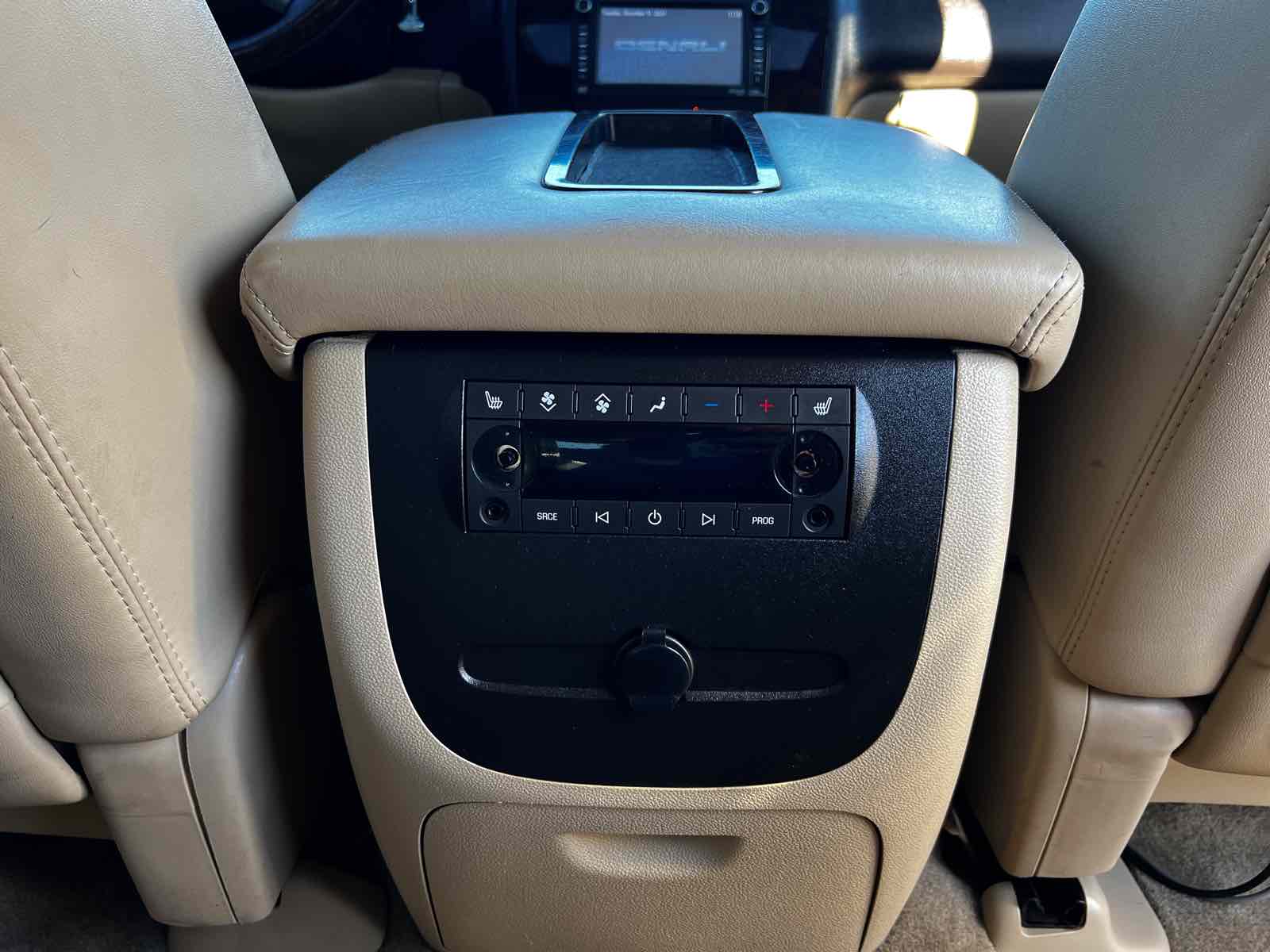 2014 GMC Yukon Denali 26