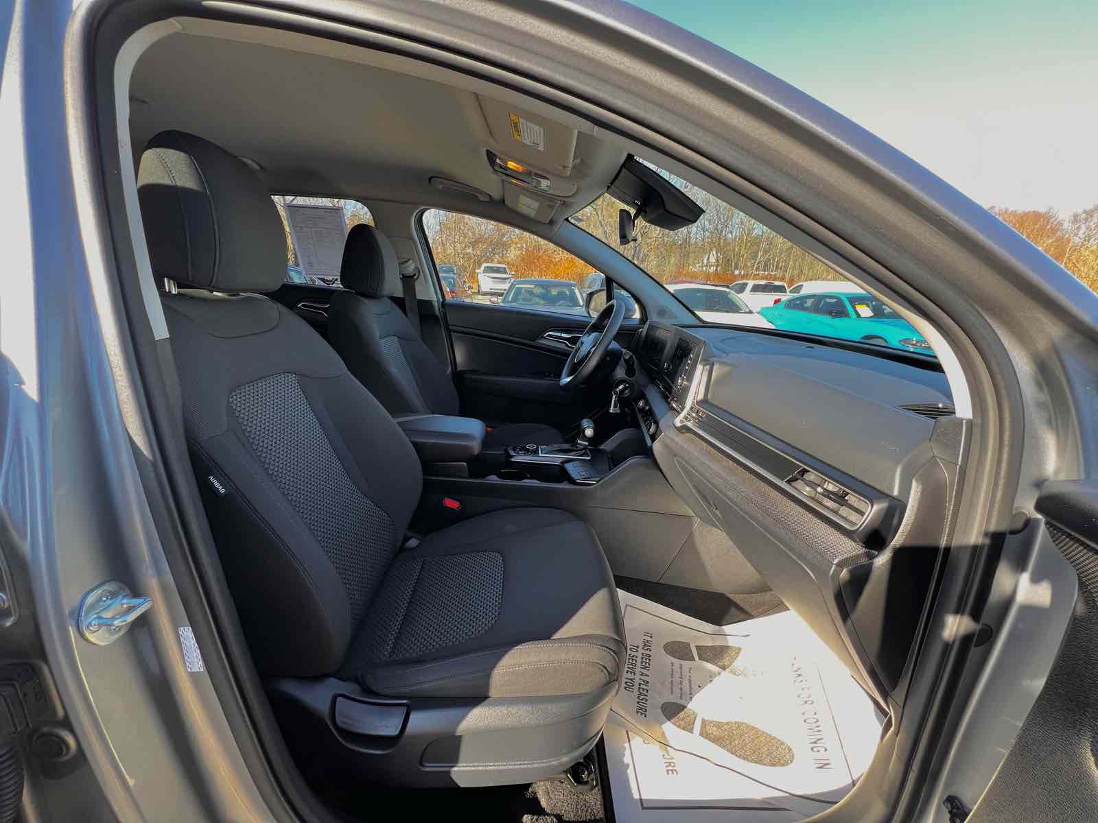 2024 Kia Sportage LX photo 5