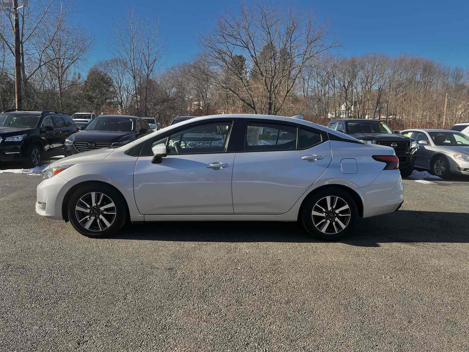 2023 Nissan Versa SV photo 3