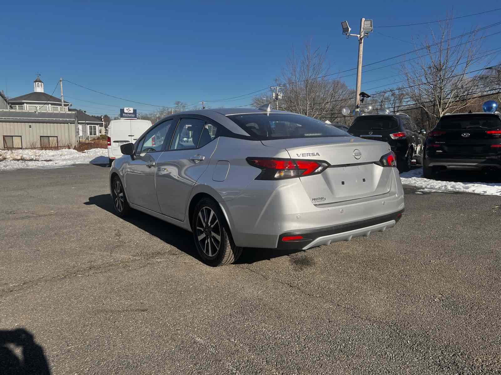 2023 Nissan Versa SV photo 4
