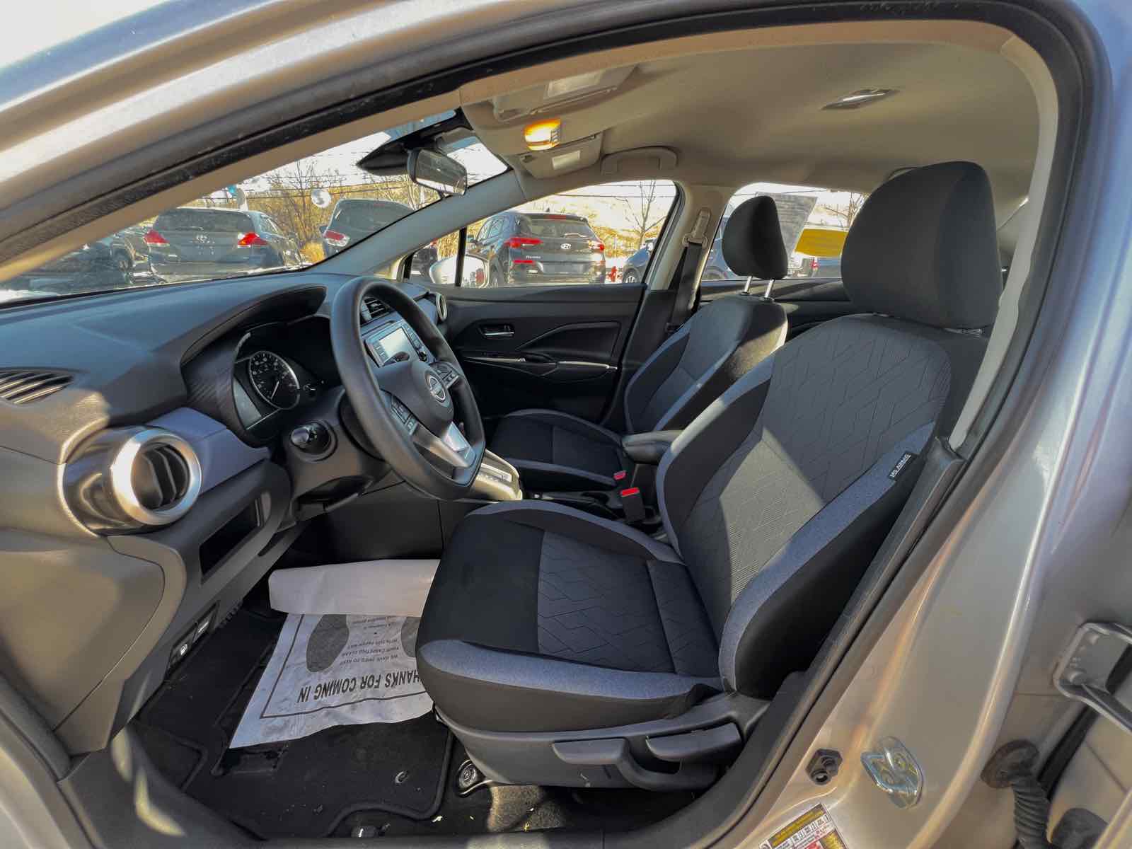2023 Nissan Versa SV photo 9