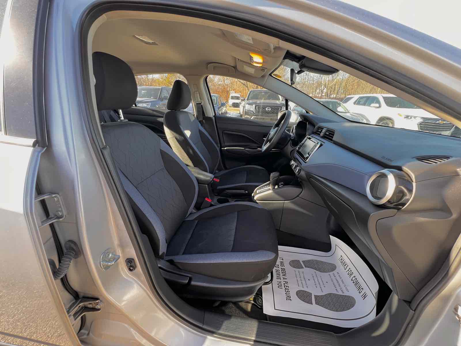 2023 Nissan Versa SV photo 10