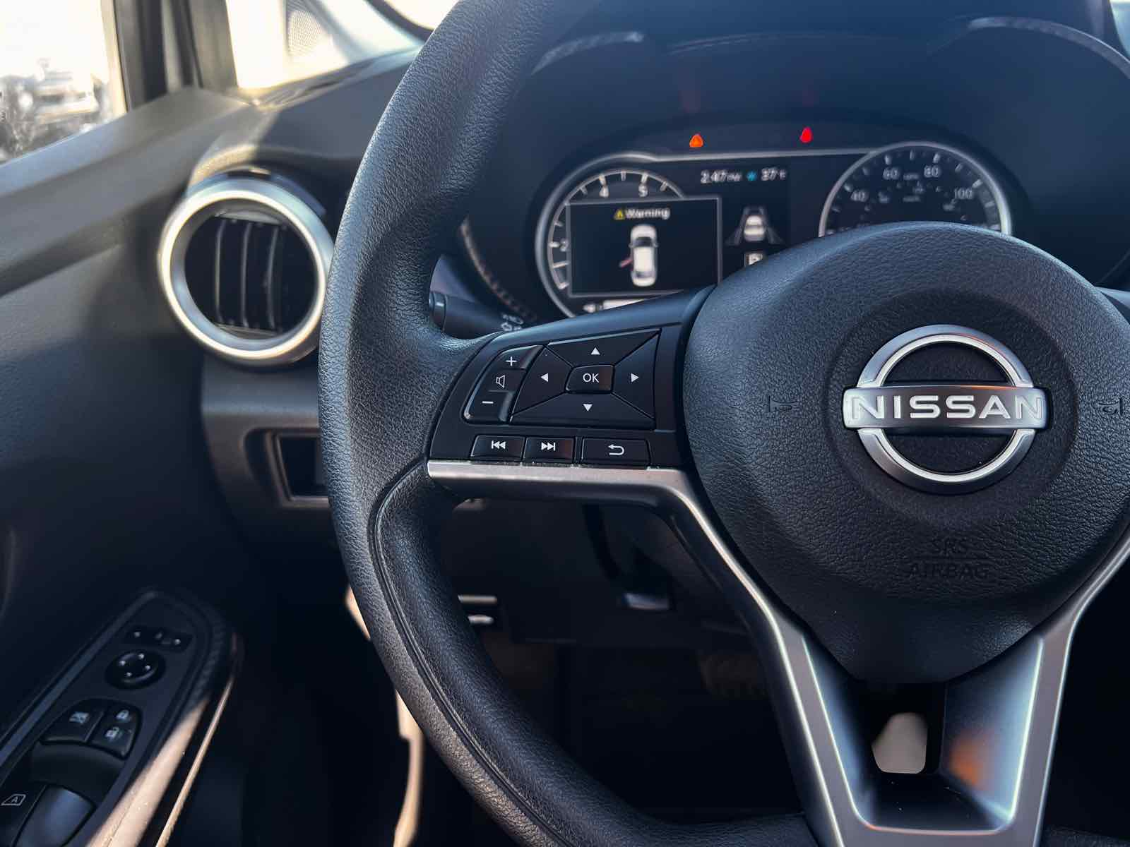 2023 Nissan Versa SV photo 18