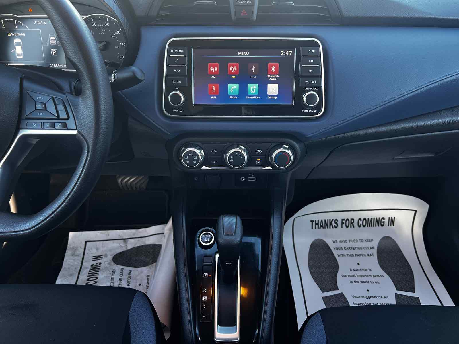 2023 Nissan Versa SV photo 21