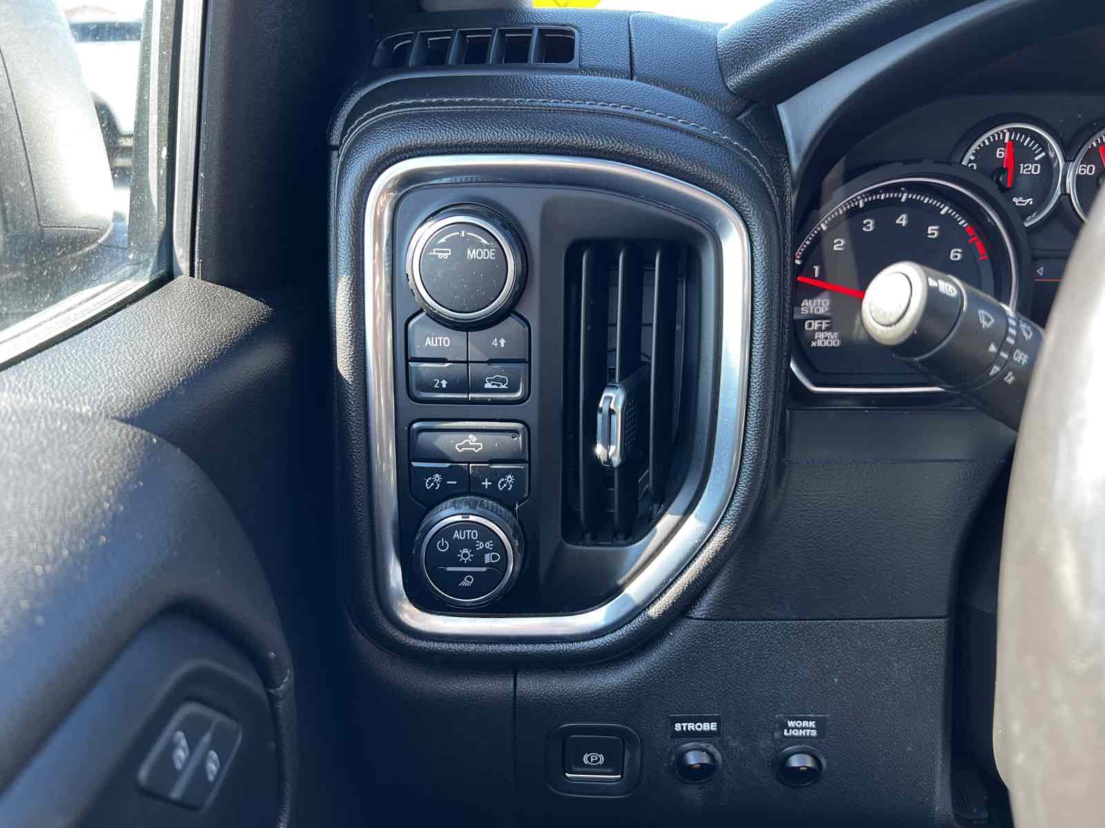 2020 Chevrolet Silverado 1500 LT - Photo 24