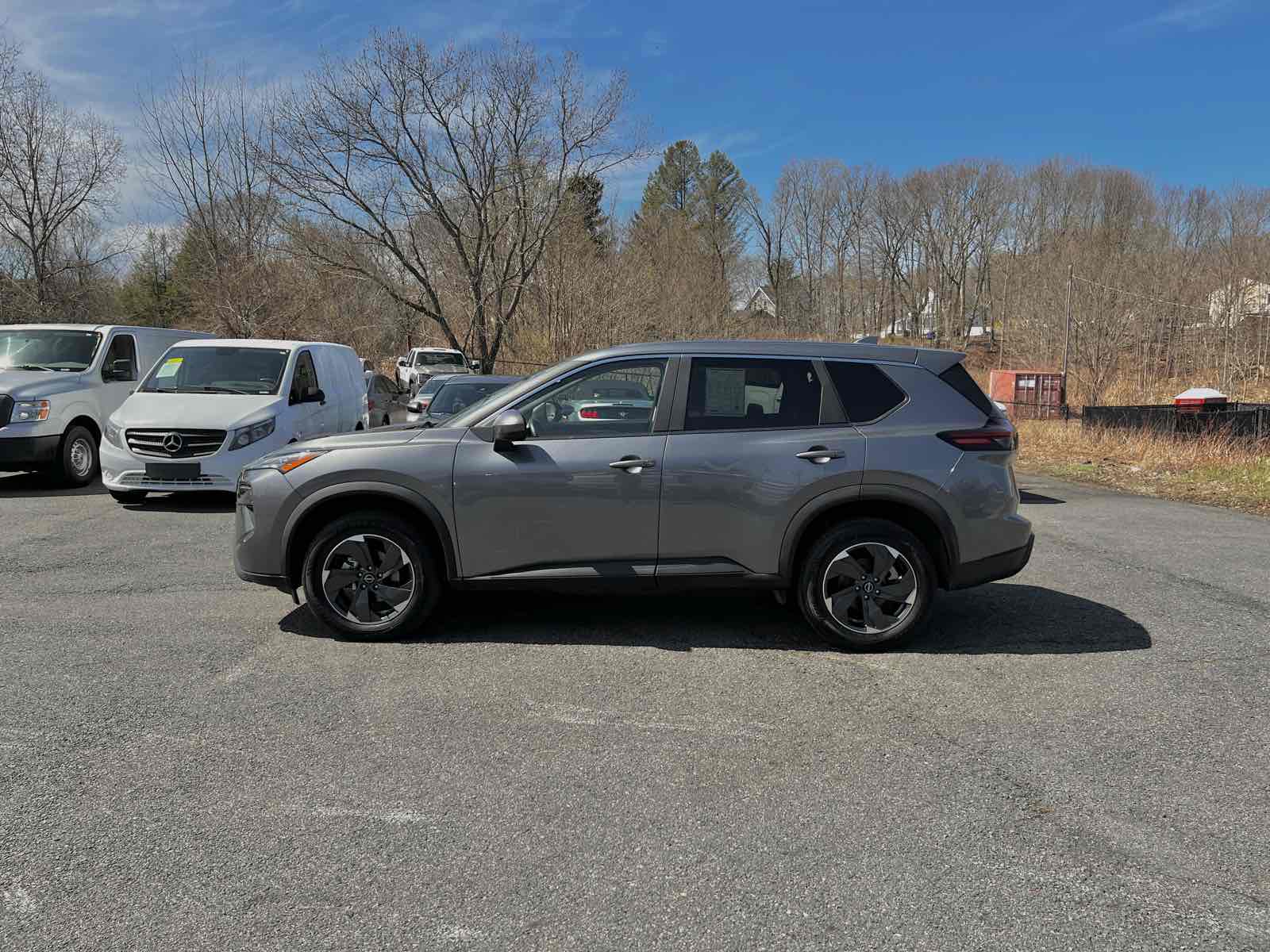 2024 Nissan Rogue SV photo 2