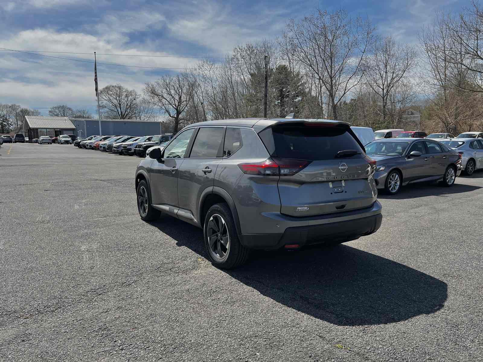 2024 Nissan Rogue SV photo 3