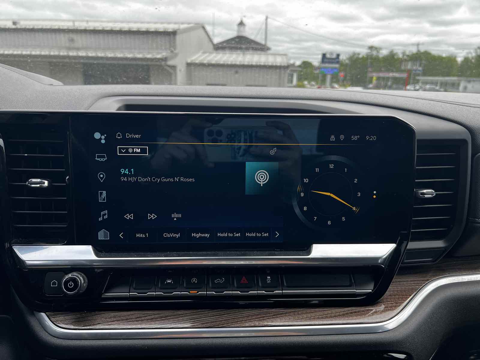2022 Chevrolet Silverado 1500 LT - Photo 27