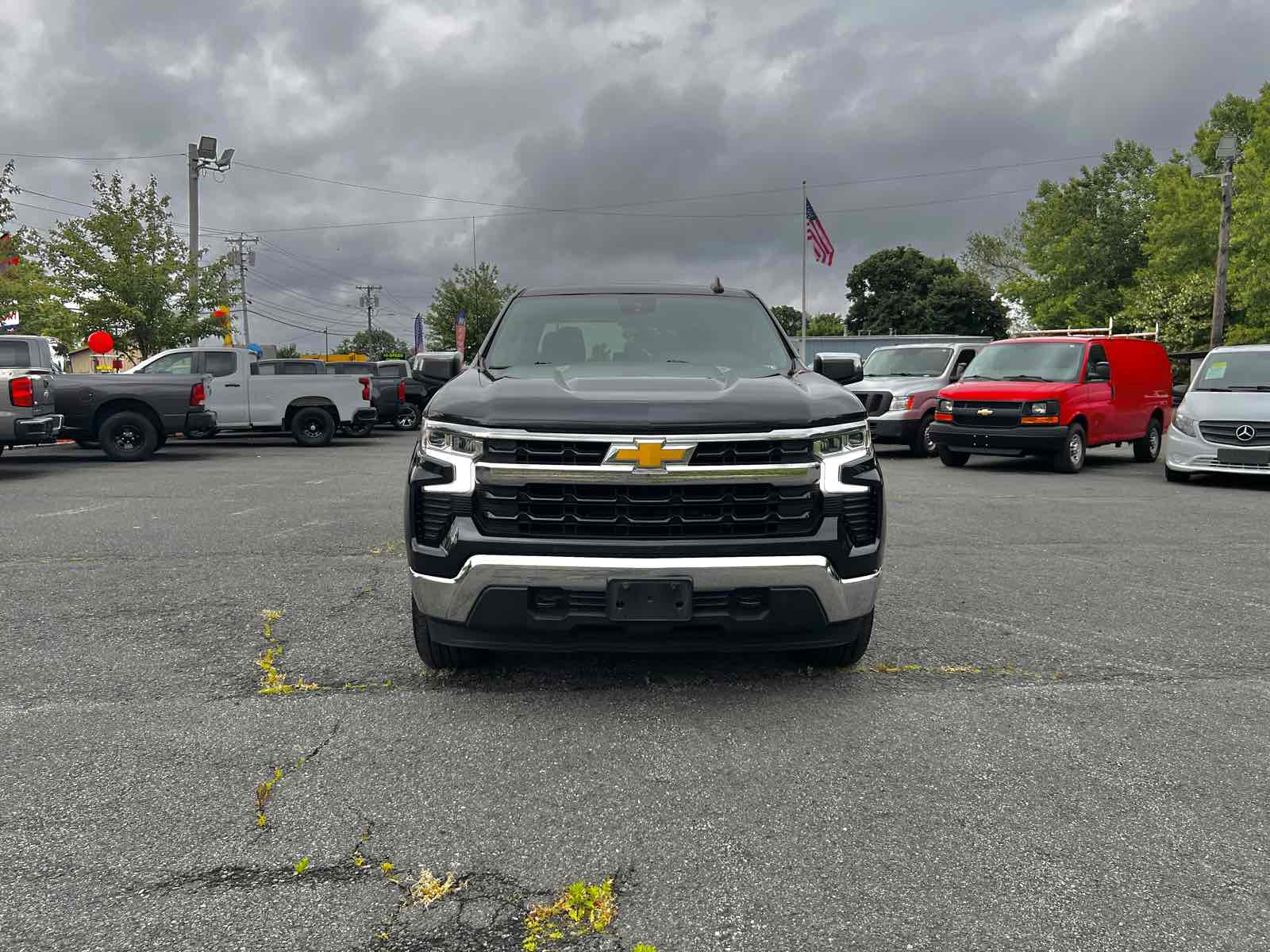 2022 Chevrolet Silverado 1500 LT - Photo 3