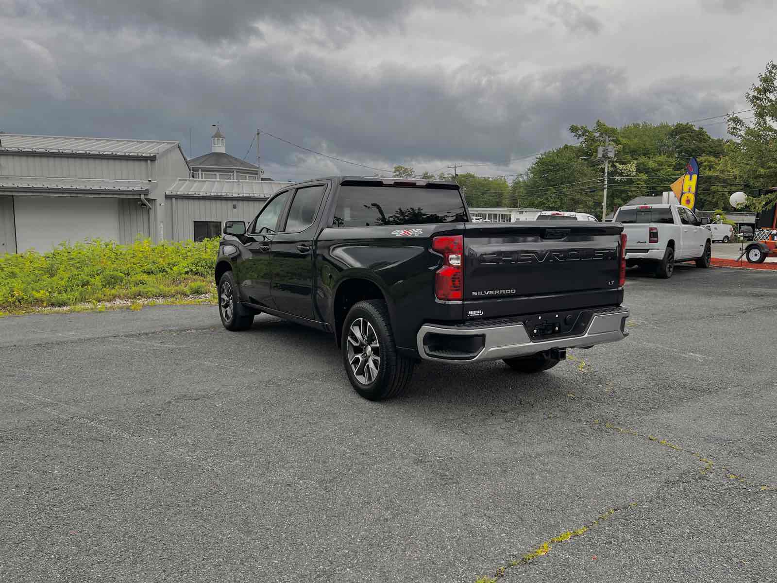 2022 Chevrolet Silverado 1500 LT - Photo 5