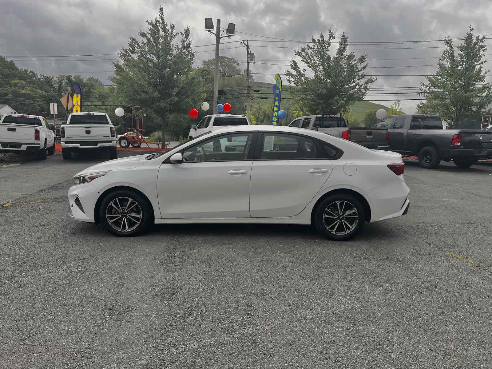 2023 Kia Forte LXS photo 3