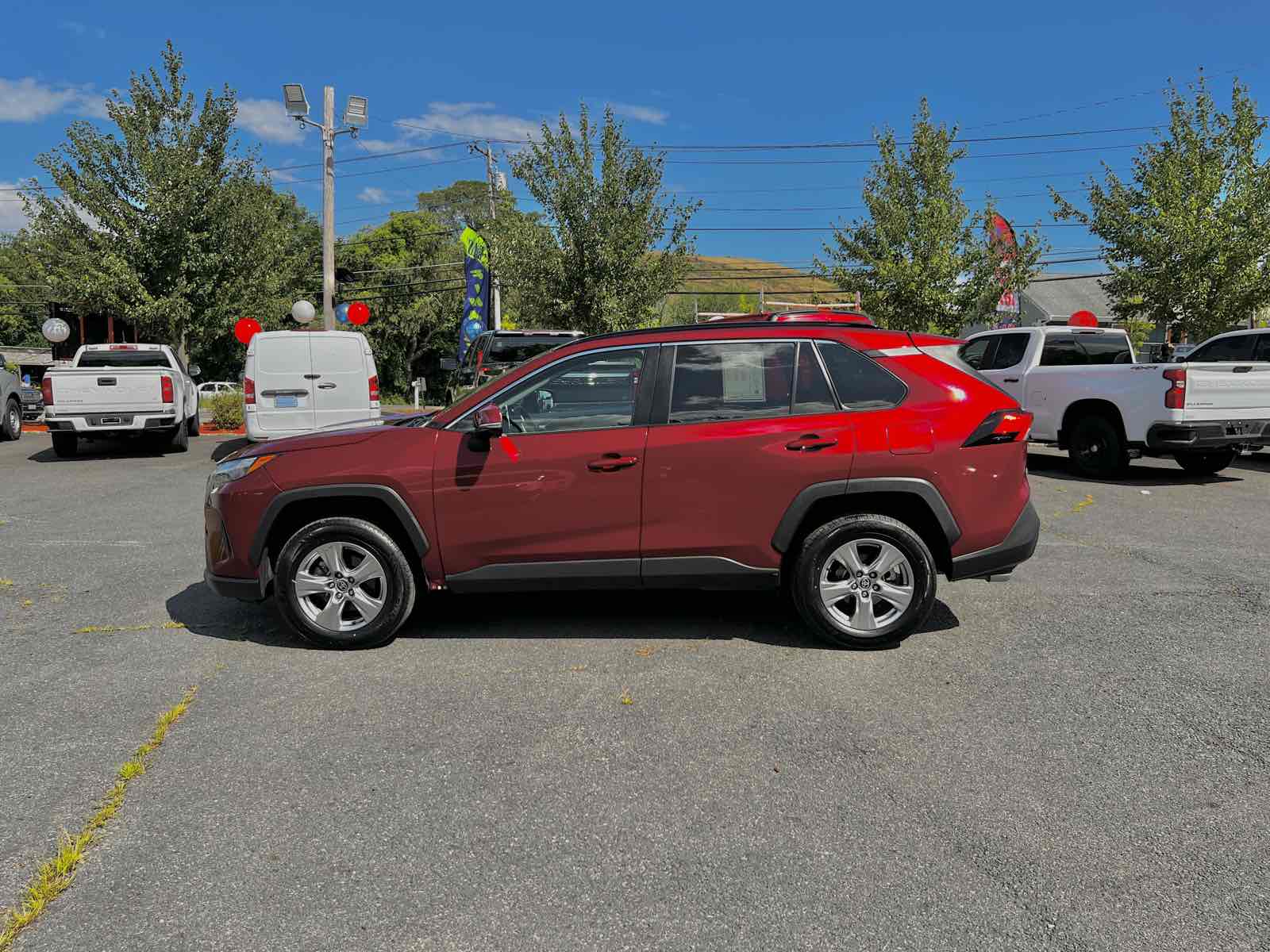2023 Toyota RAV4 XLE photo 3