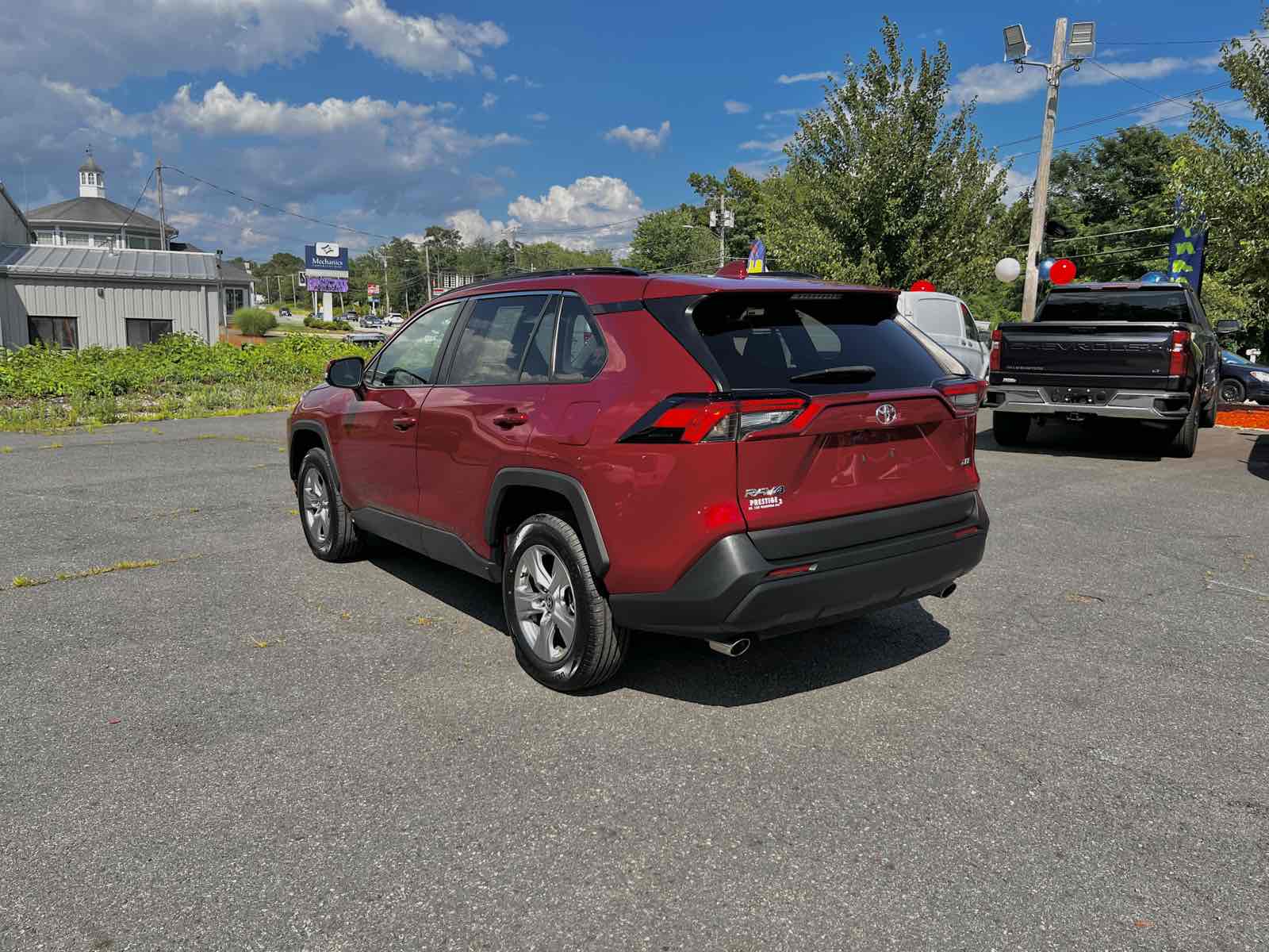 2023 Toyota RAV4 XLE photo 4