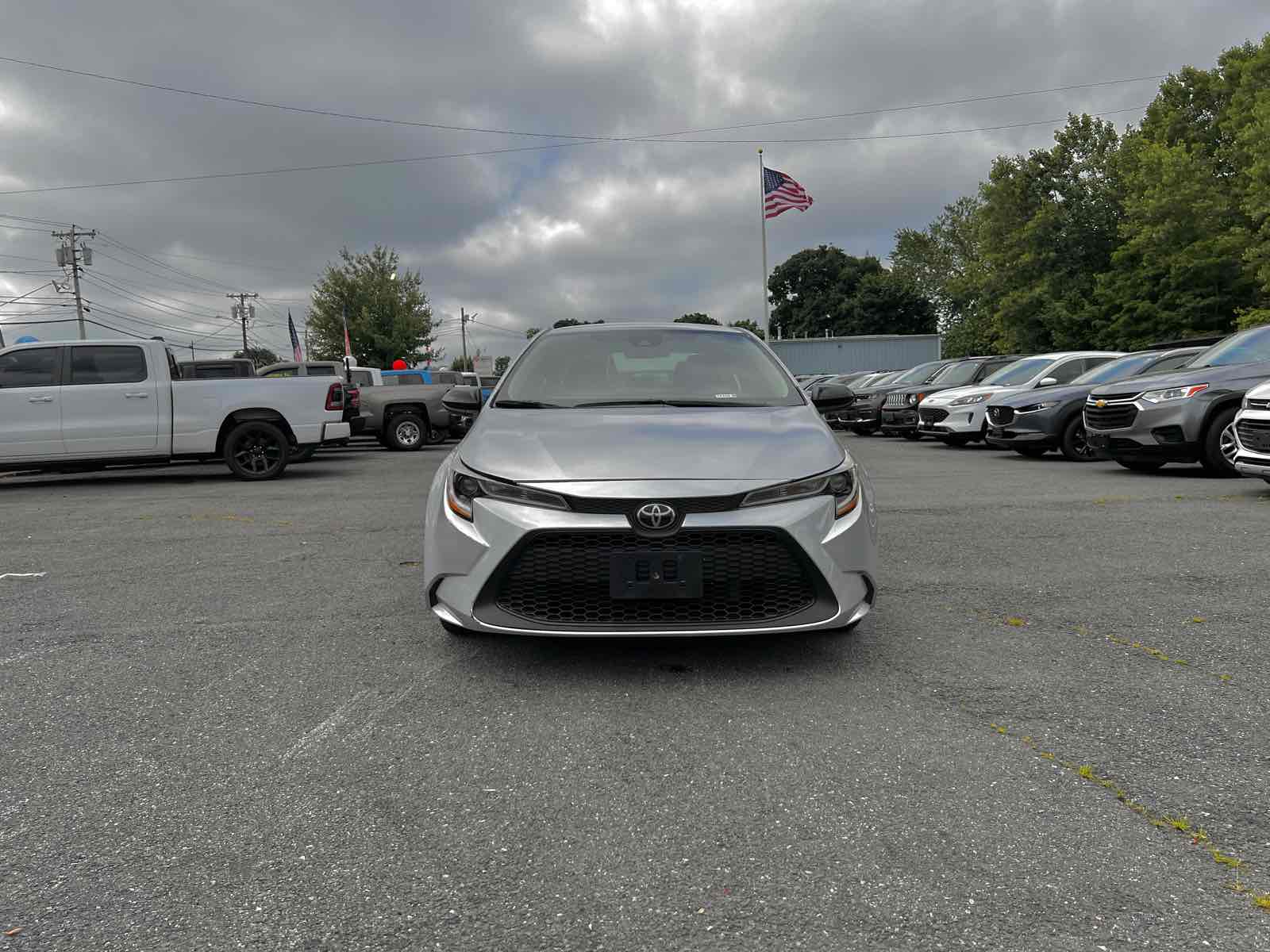 2022 Toyota Corolla LE photo 2