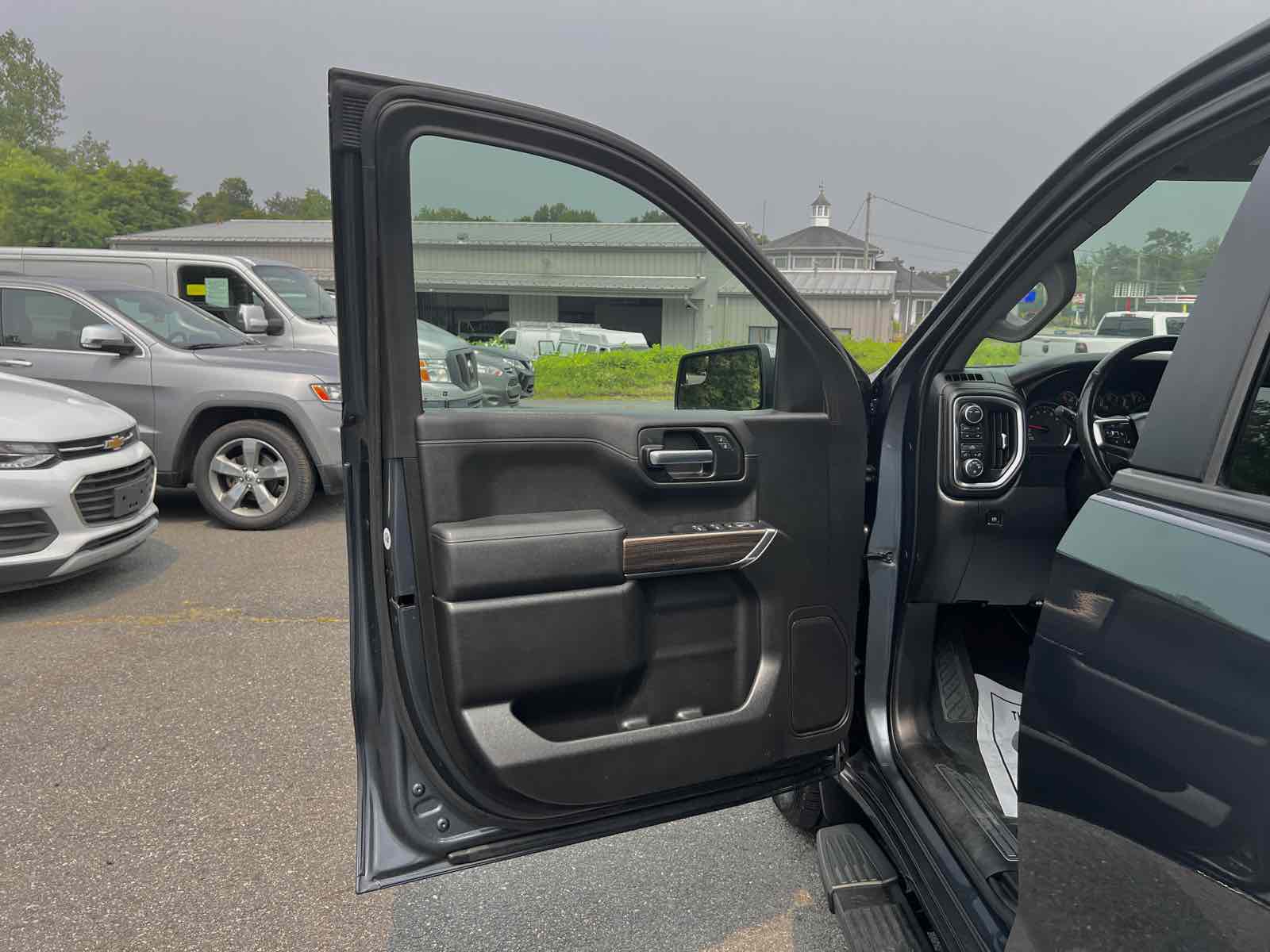 2020 Chevrolet Silverado 1500 LT photo 8