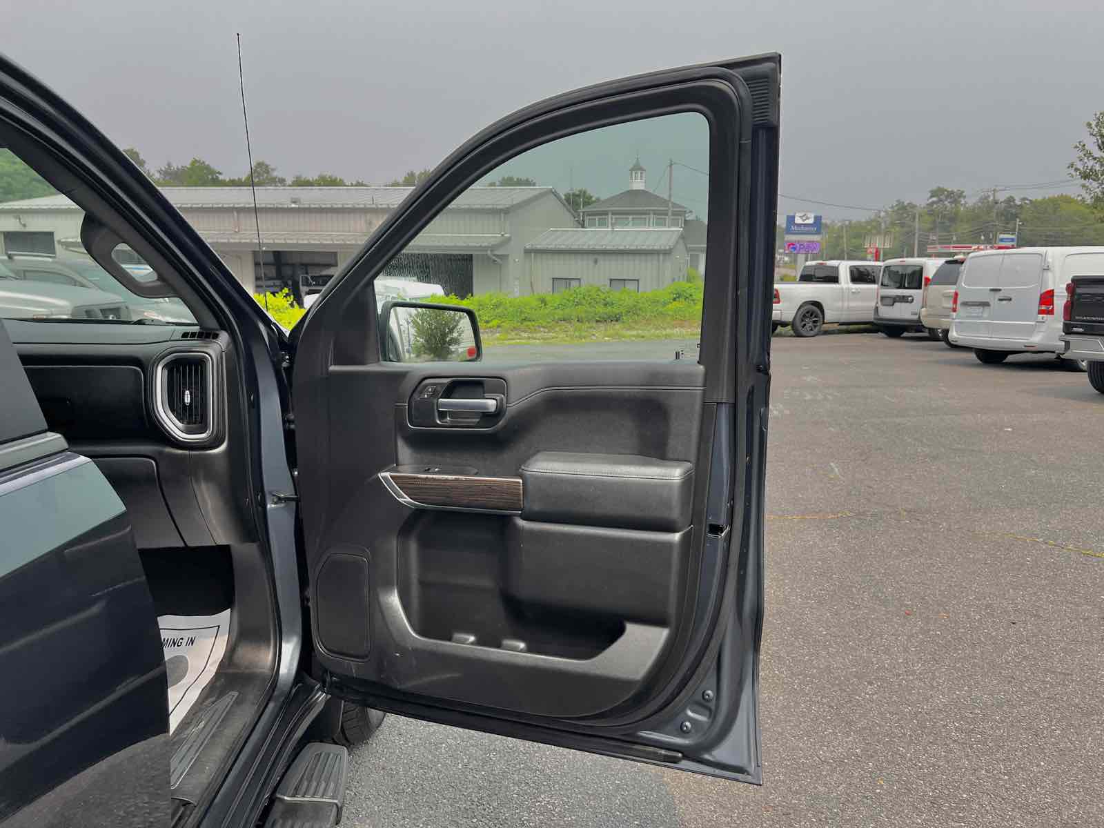 2020 Chevrolet Silverado 1500 LT photo 11