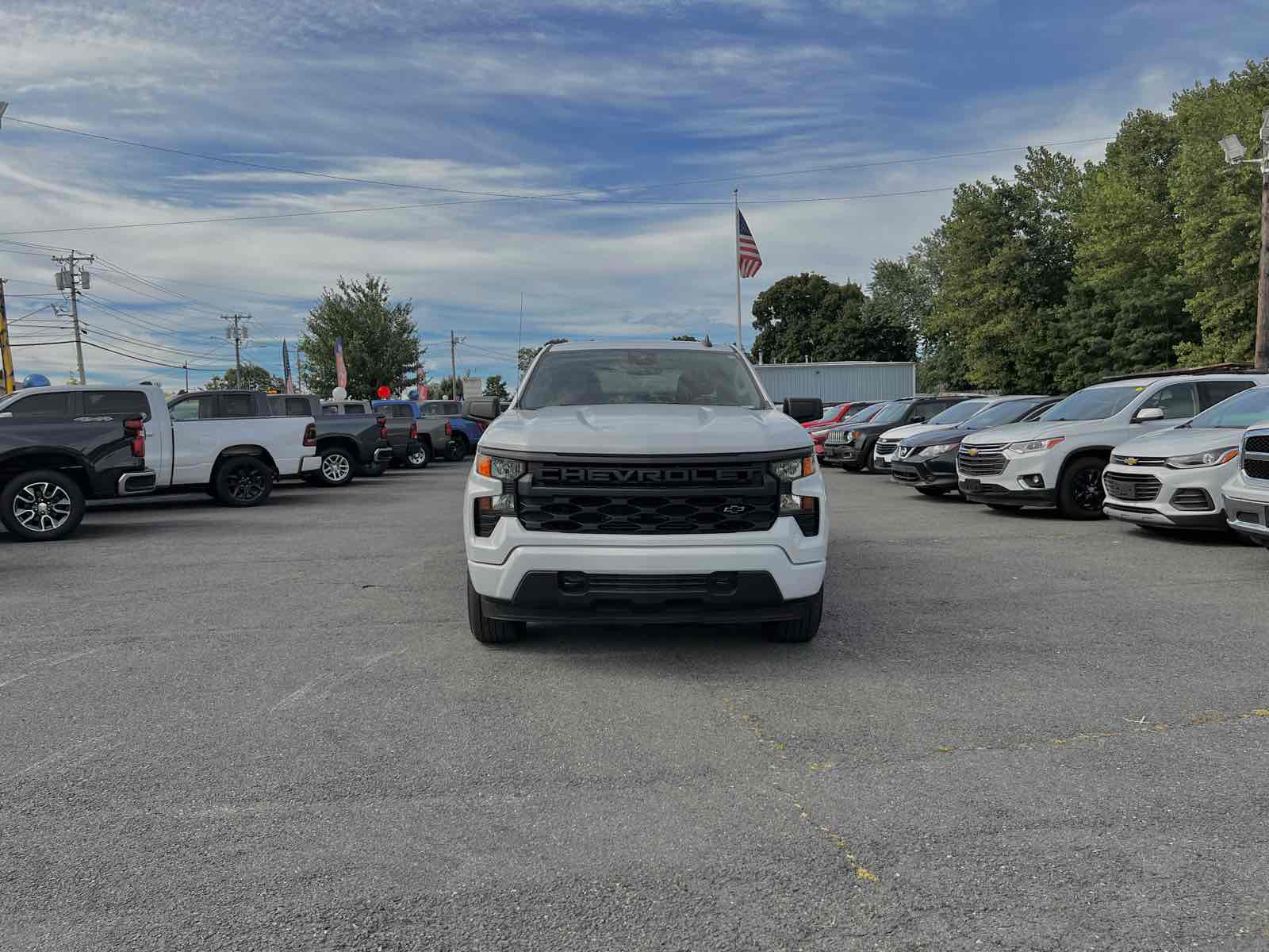2023 Chevrolet Silverado 1500 Custom photo 2
