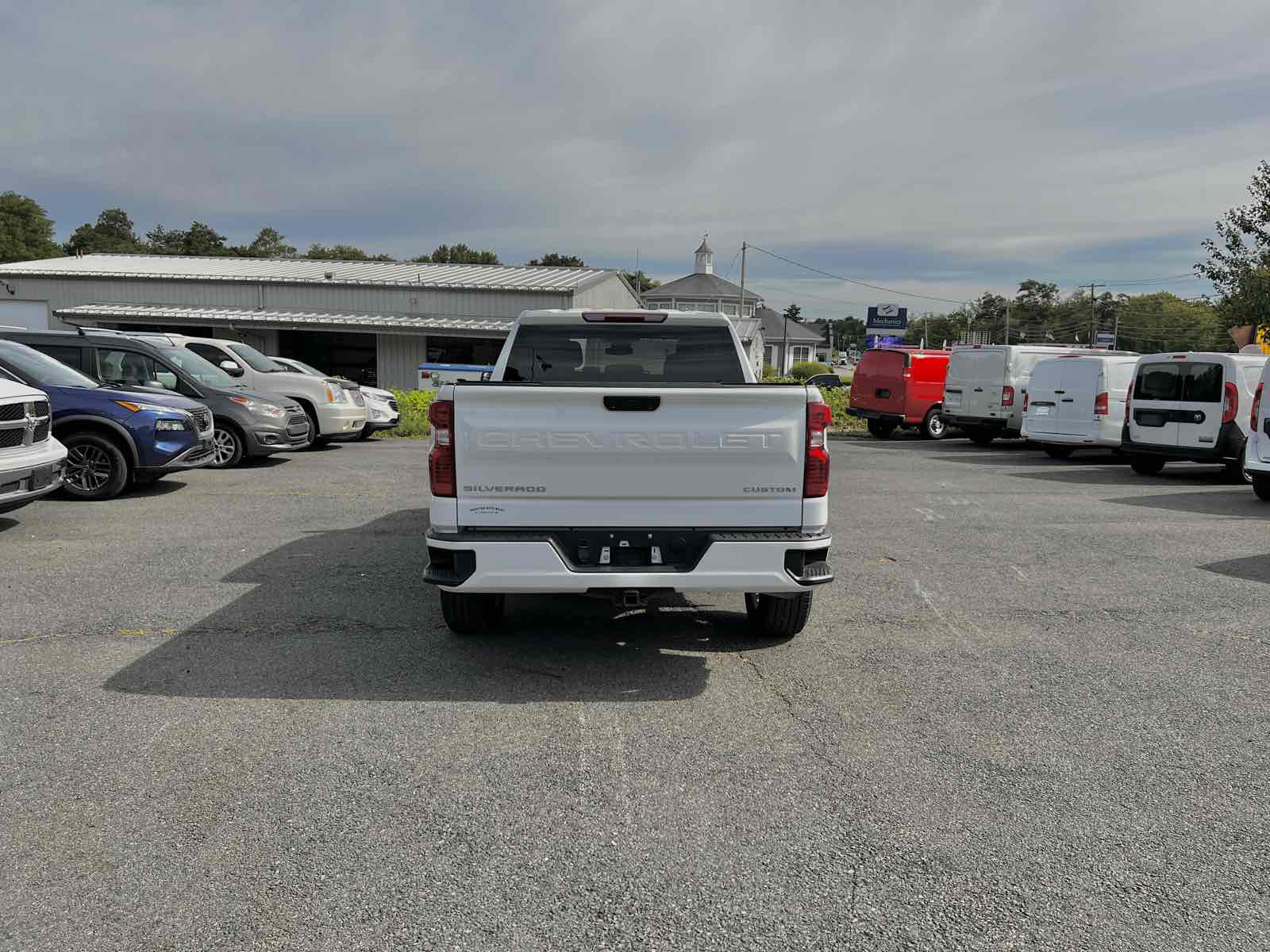 2023 Chevrolet Silverado 1500 Custom photo 5