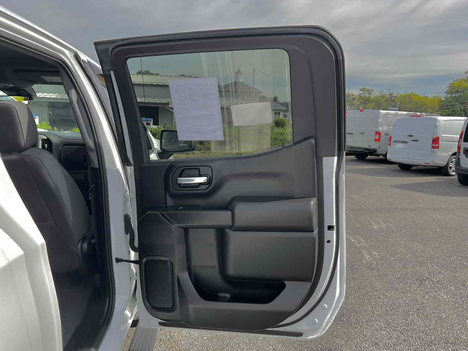 2023 Chevrolet Silverado 1500 Custom photo 16