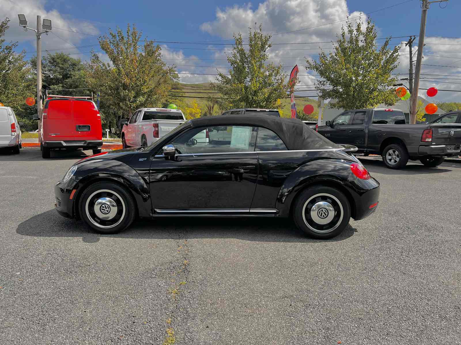 2013 Volkswagen Beetle Convertible 2.5L photo 3