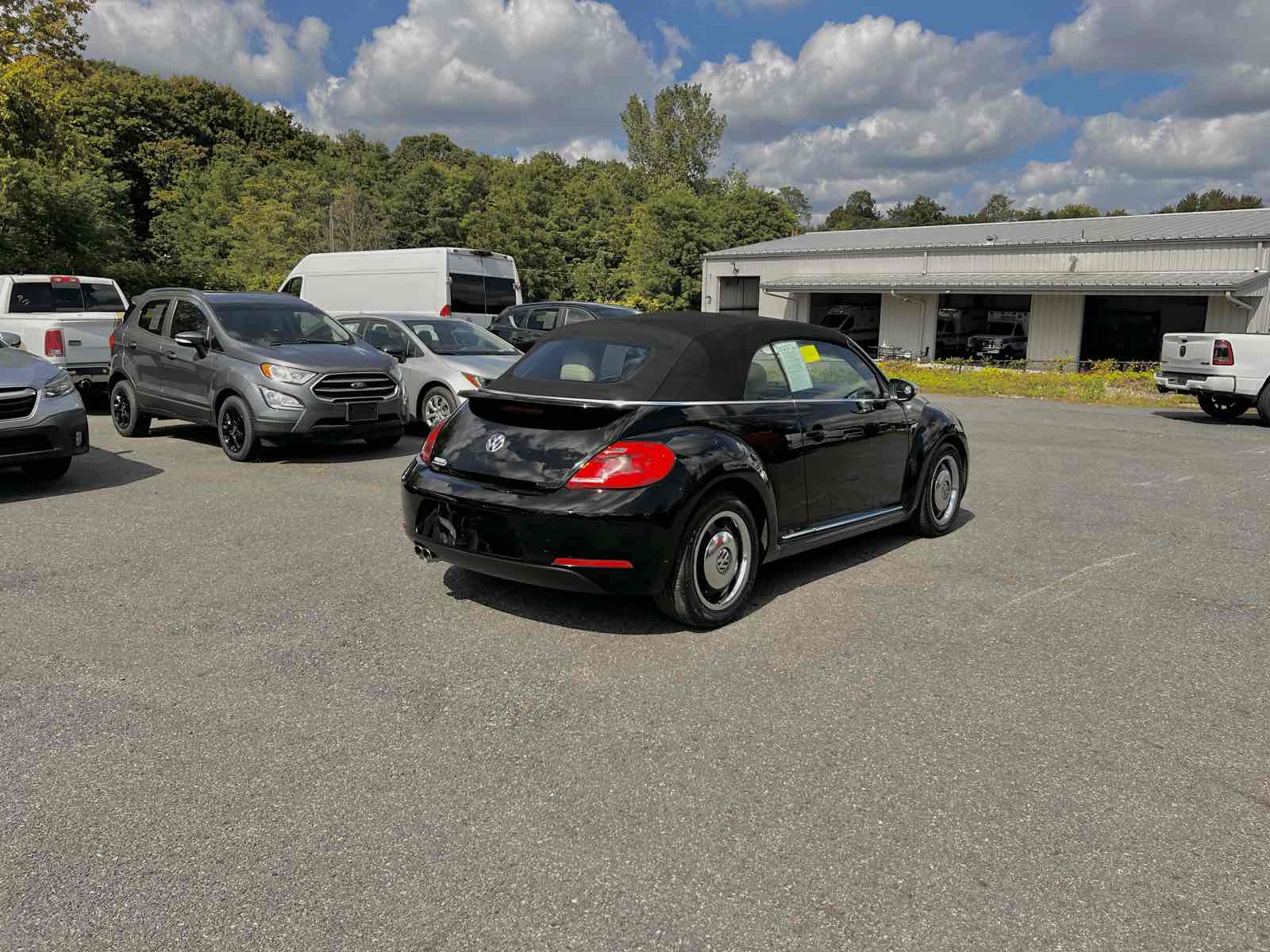 2013 Volkswagen Beetle Convertible 2.5L photo 6