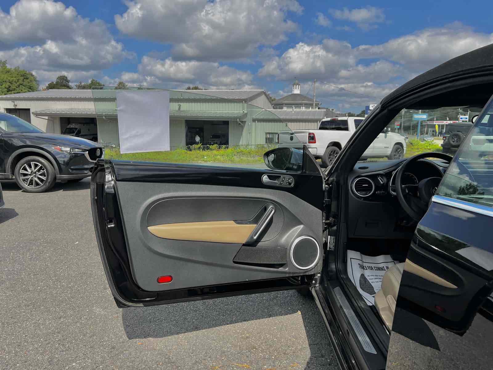 2013 Volkswagen Beetle Convertible 2.5L photo 8