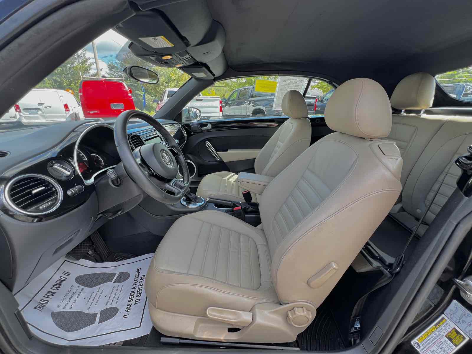 2013 Volkswagen Beetle Convertible 2.5L photo 9