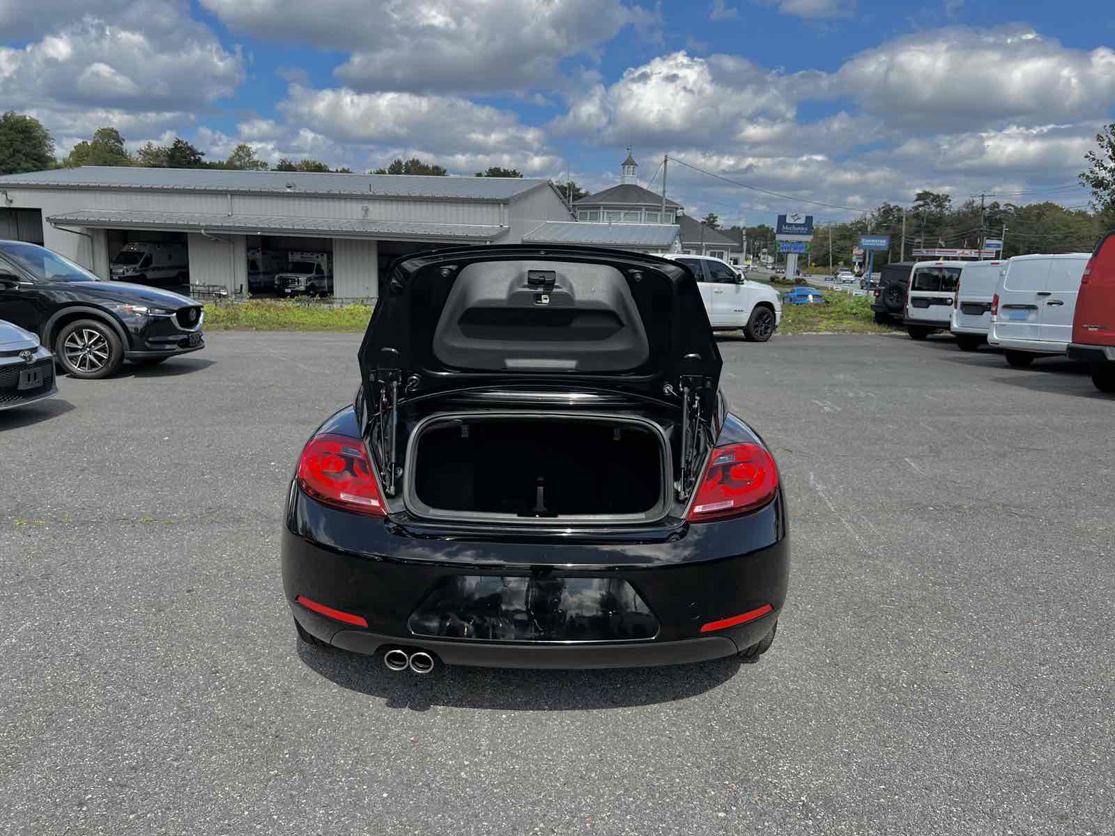 2013 Volkswagen Beetle Convertible 2.5L photo 19