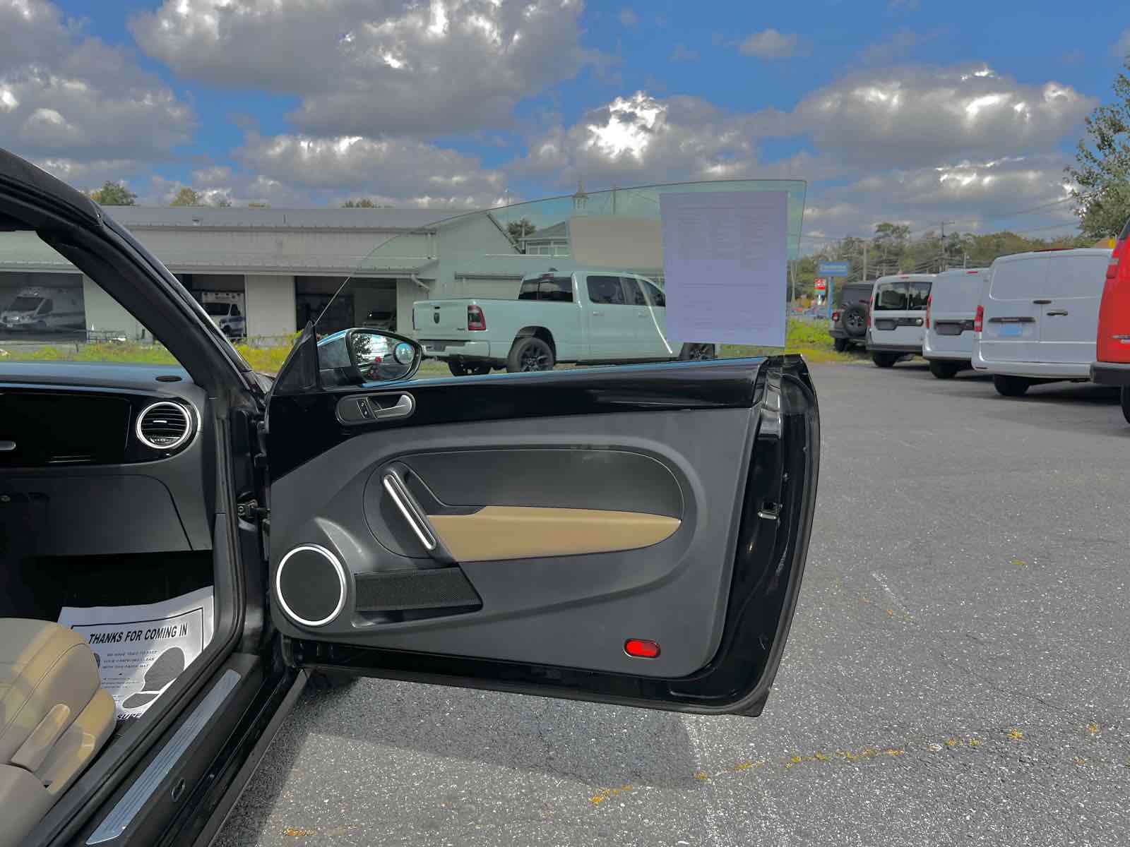 2013 Volkswagen Beetle Convertible 2.5L photo 13