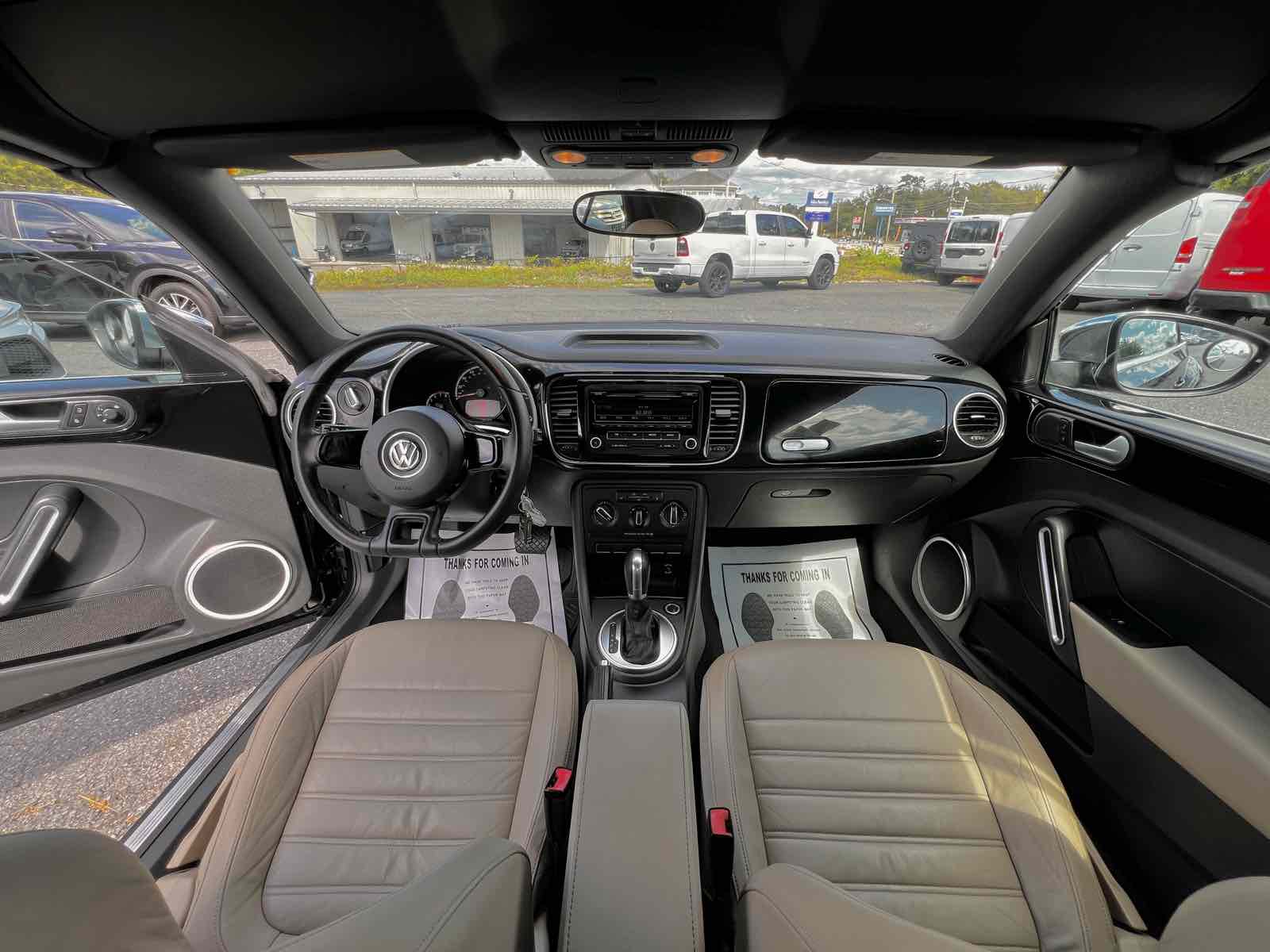 2013 Volkswagen Beetle Convertible 2.5L photo 14