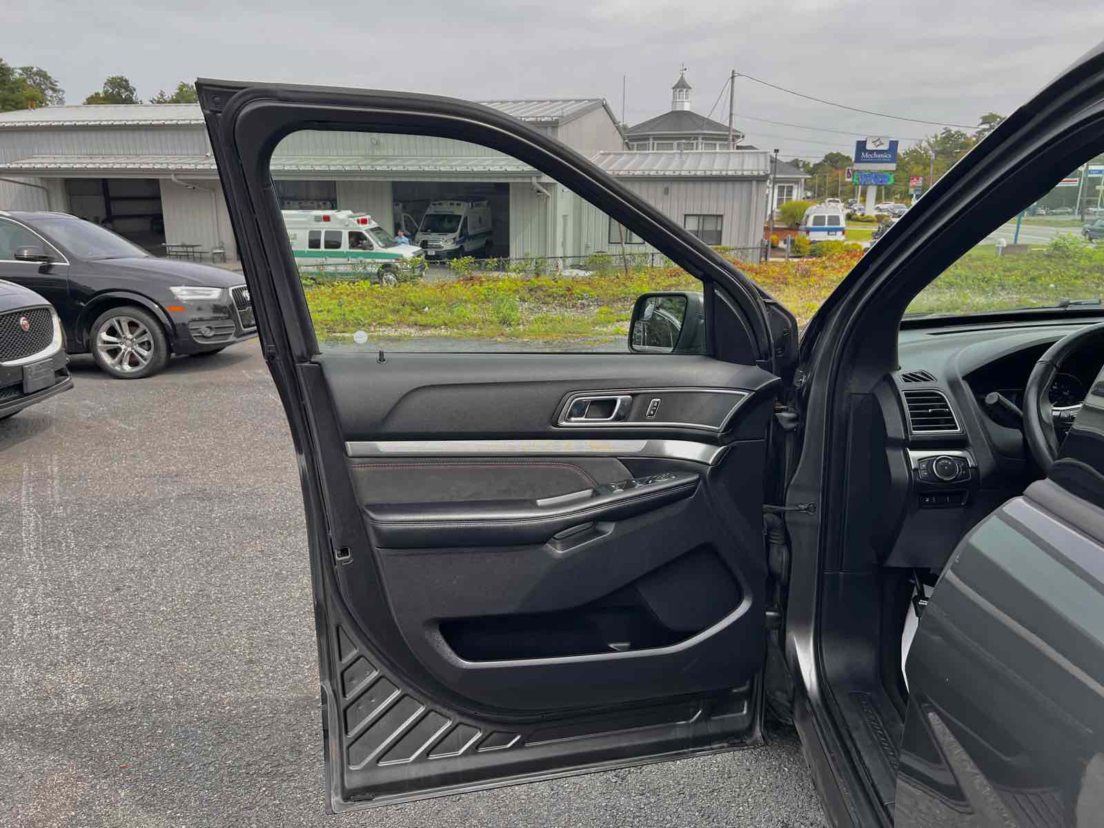 2018 Ford Explorer XLT photo 8