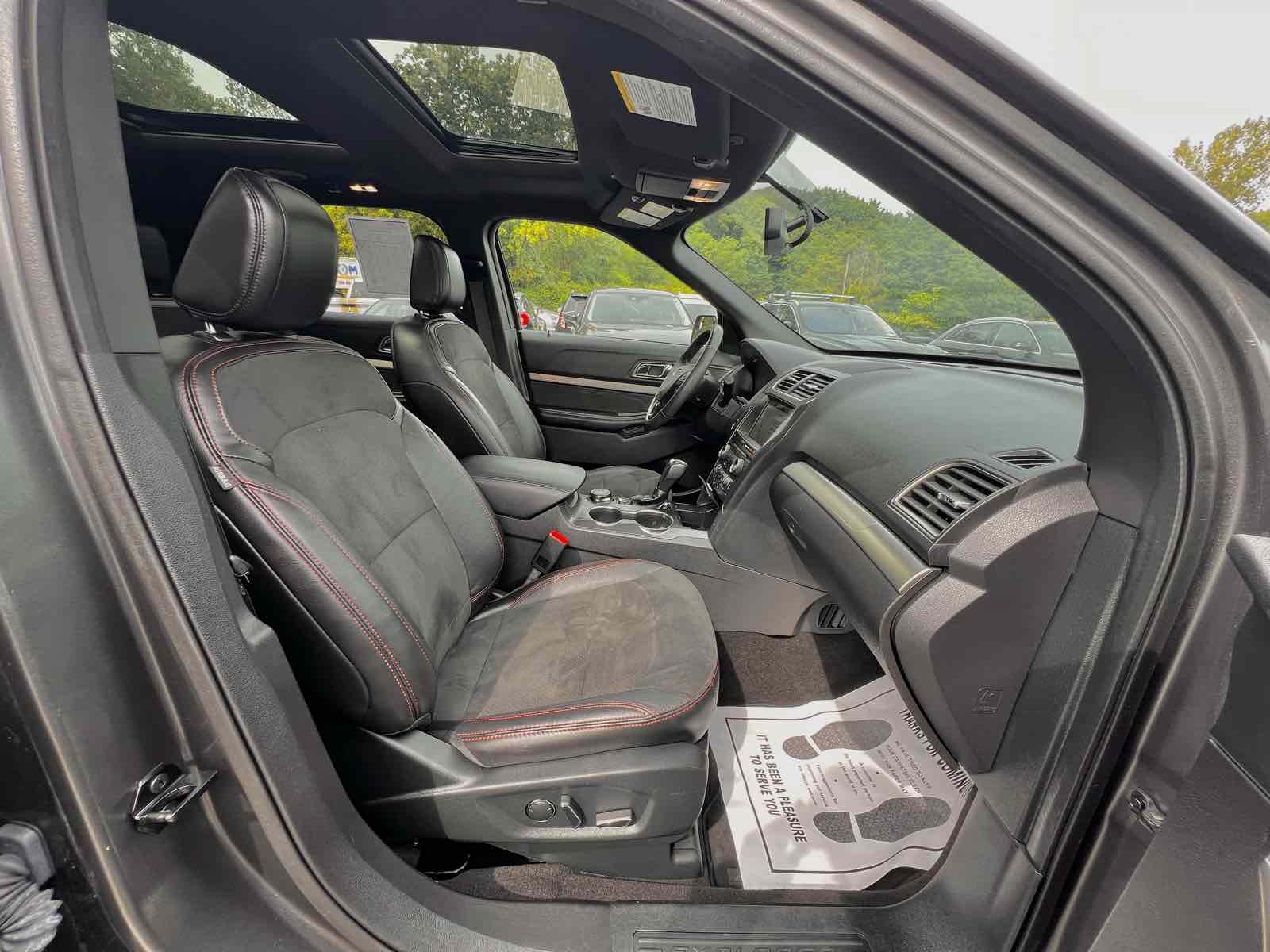 2018 Ford Explorer XLT photo 11