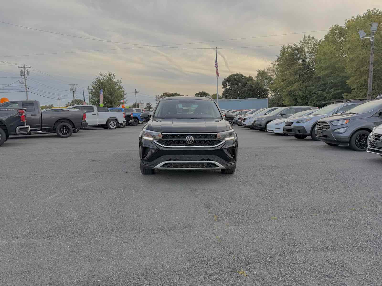 2024 Volkswagen Taos S photo 2