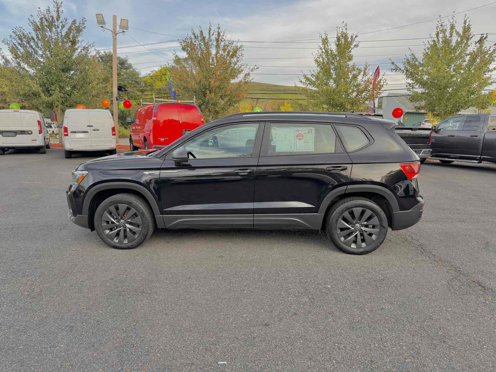 2024 Volkswagen Taos S photo 3