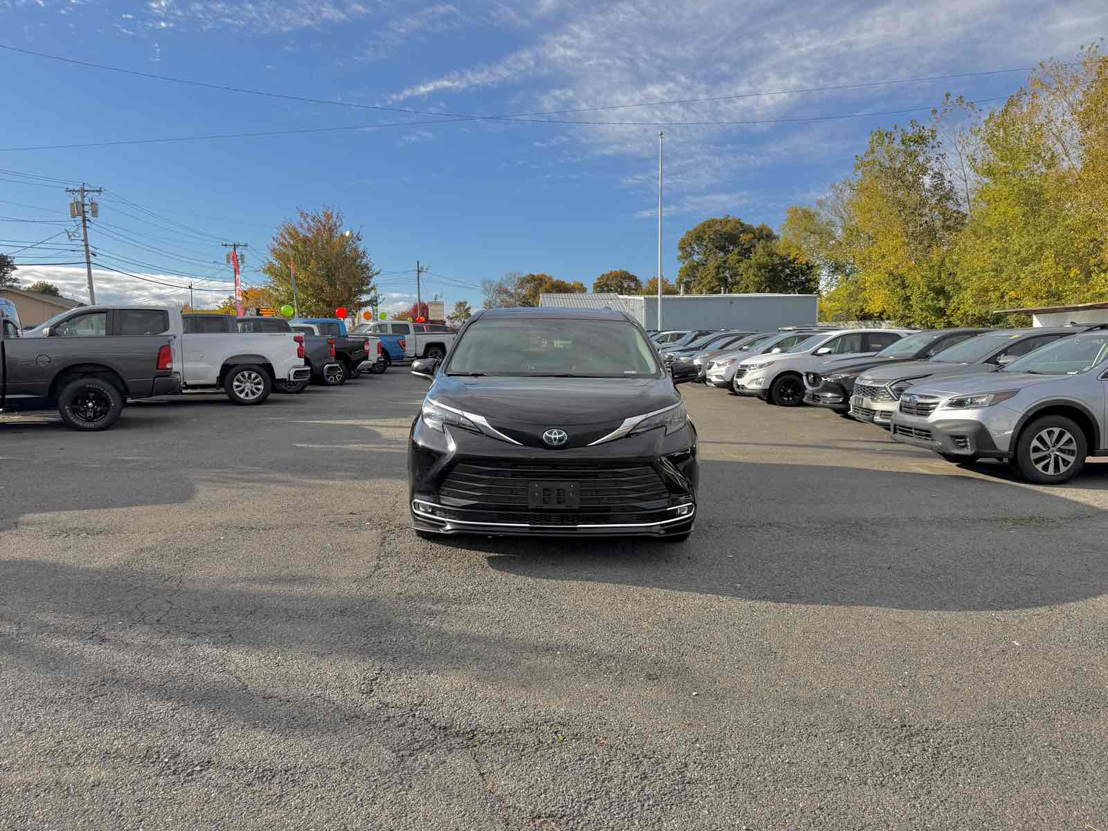 2024 Toyota Sienna XLE photo 2