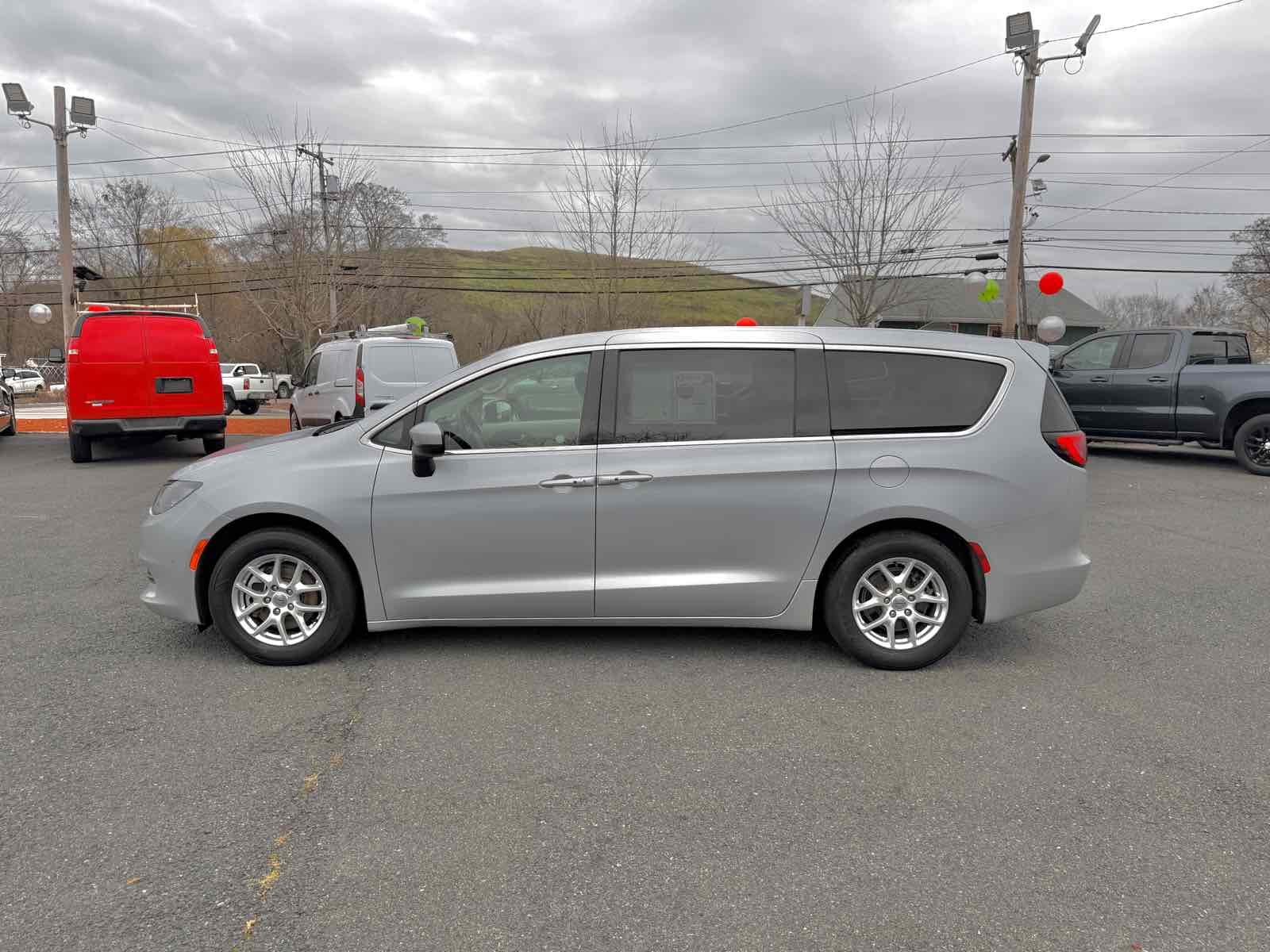 2023 Chrysler Voyager LX photo 3
