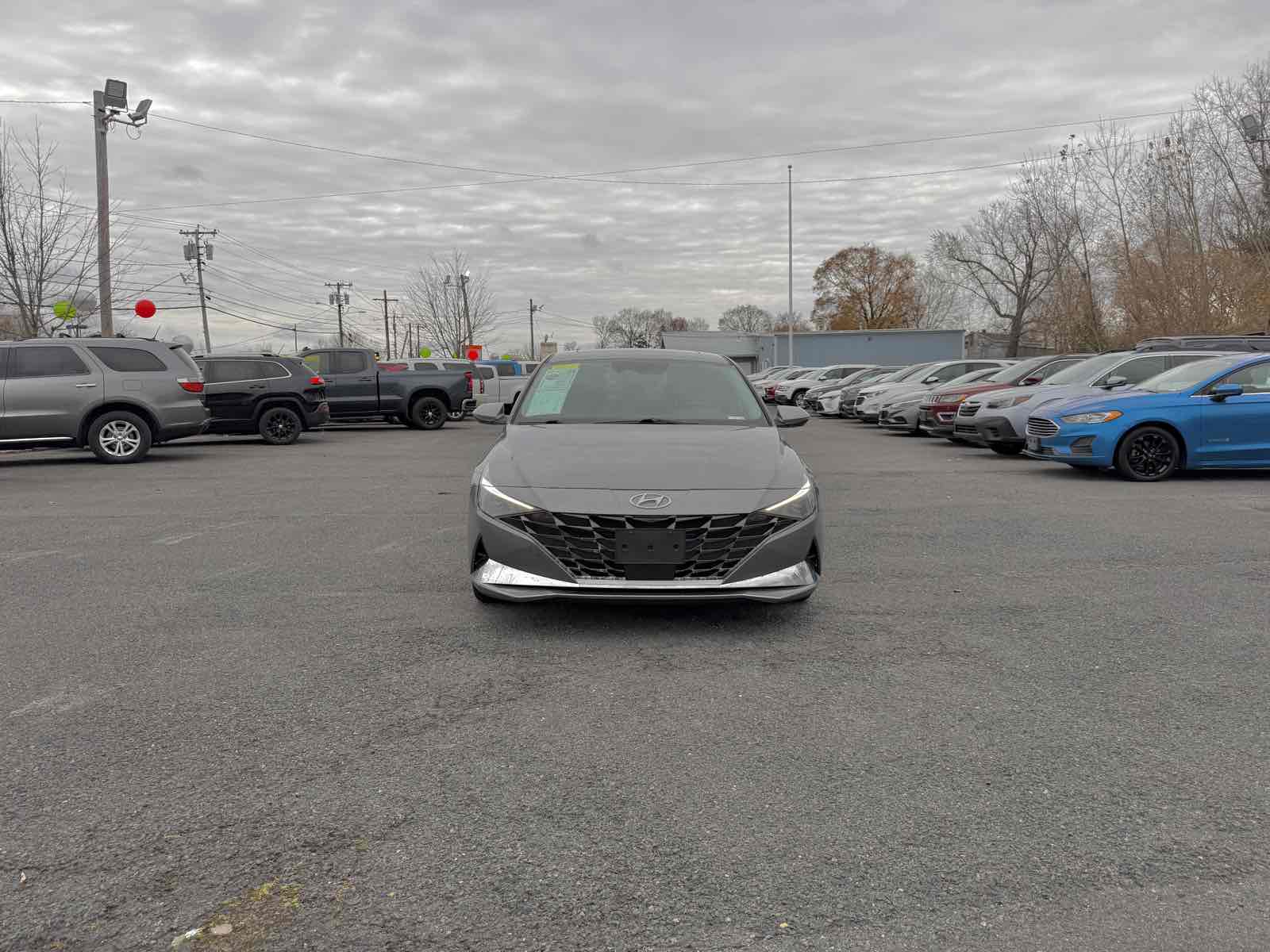 2021 Hyundai Elantra SEL photo 2