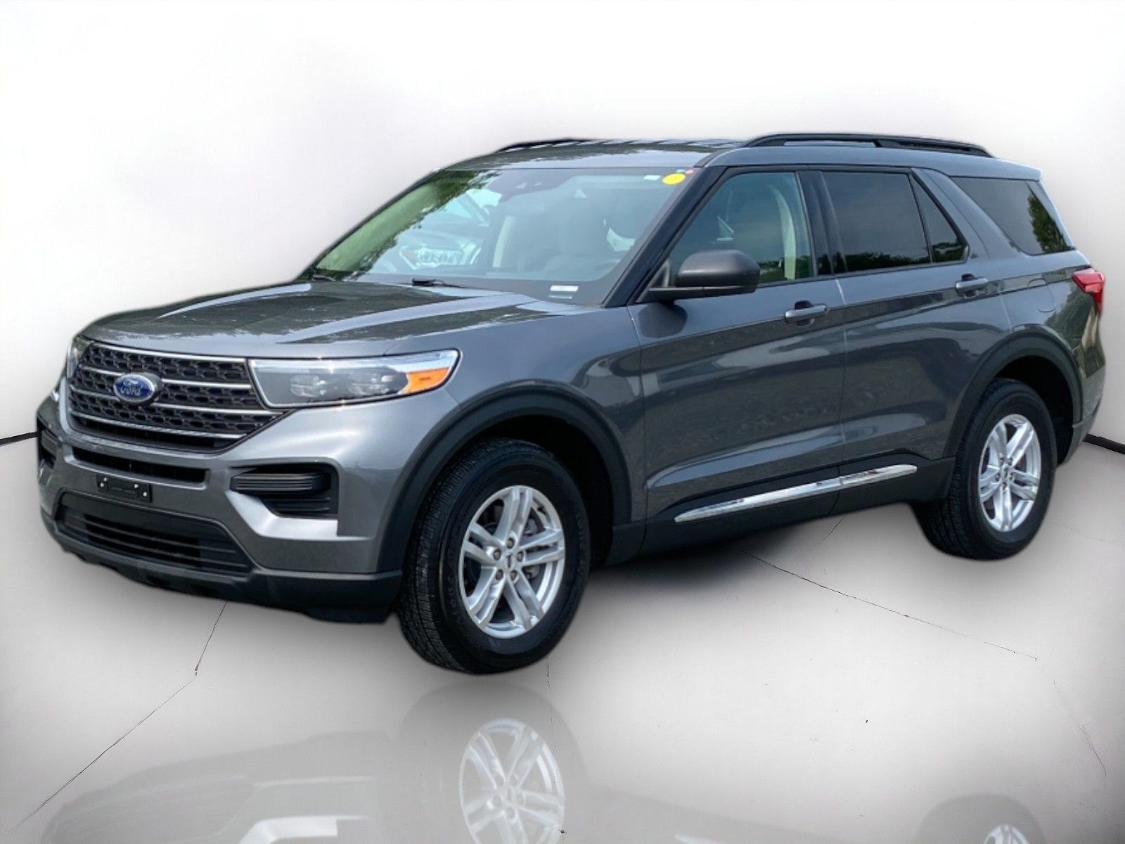 2022 Ford Explorer XLT - Photo 2
