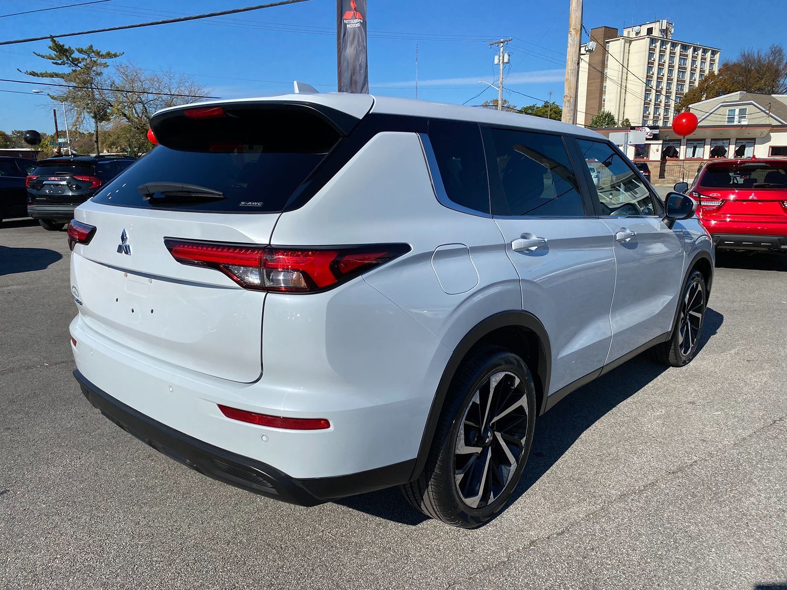 2022 Mitsubishi Outlander ES 10