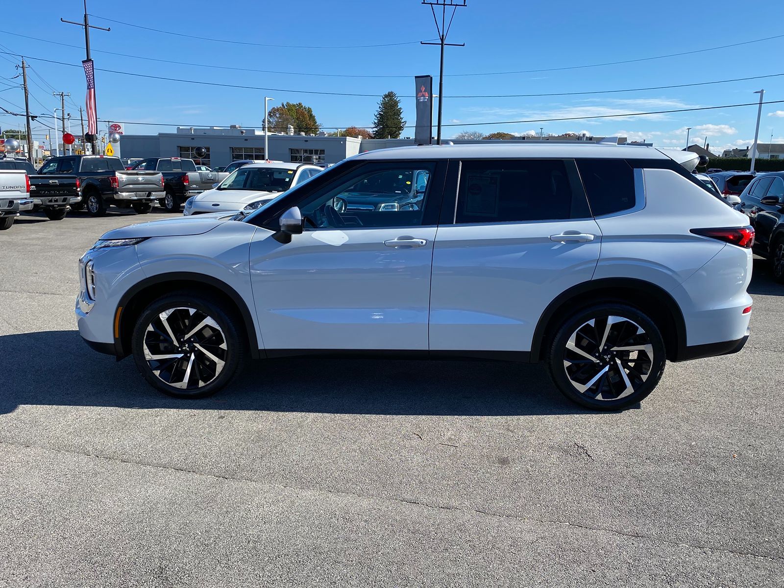 2022 Mitsubishi Outlander ES 6