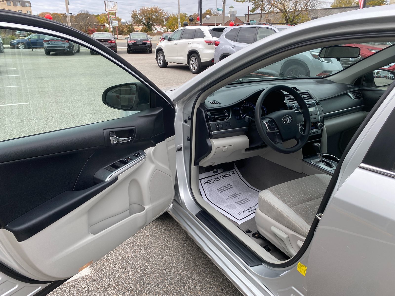 2012 Toyota Camry Hybrid LE 10