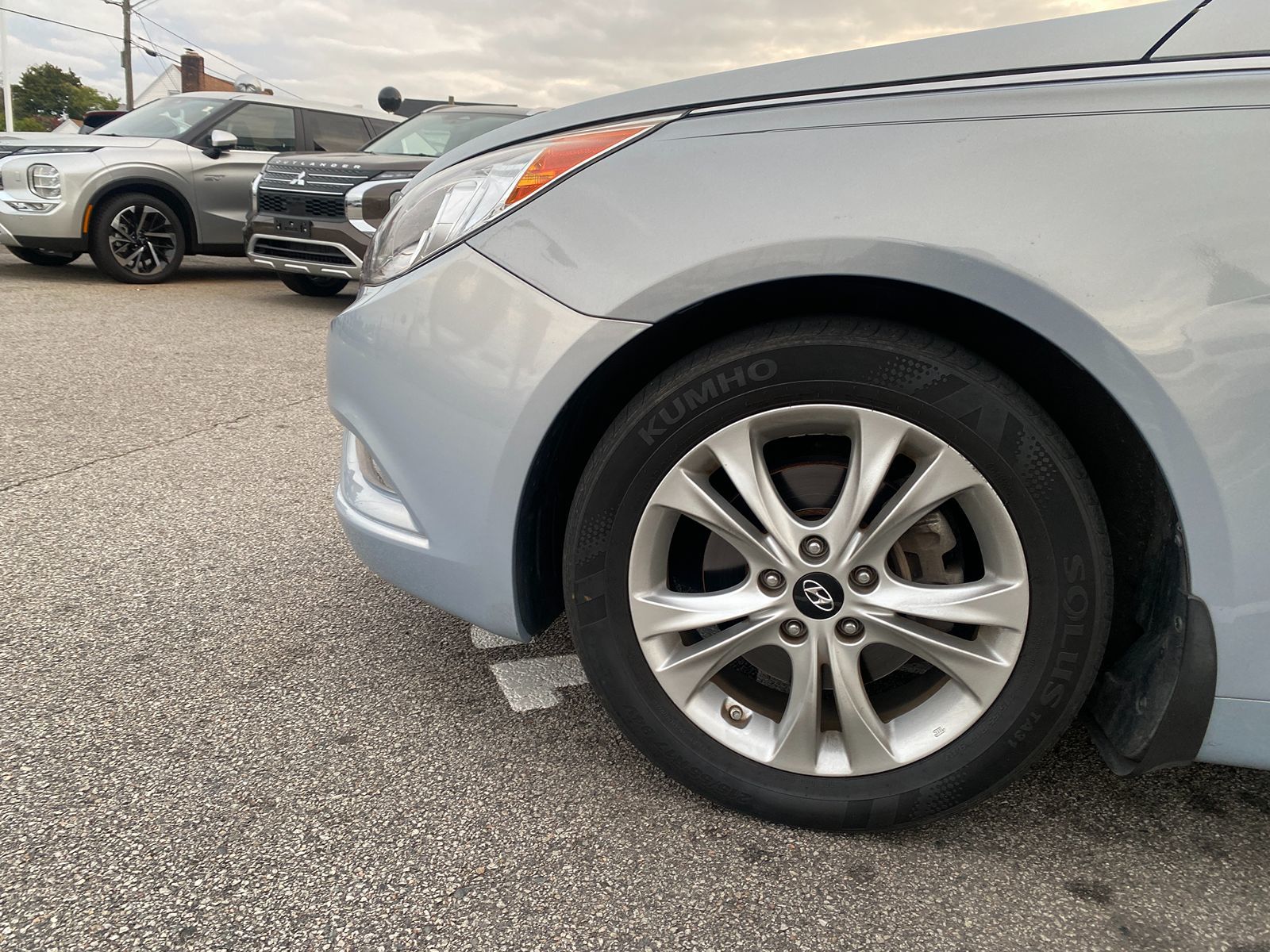 2011 Hyundai Sonata Ltd w/17" Wheels 27