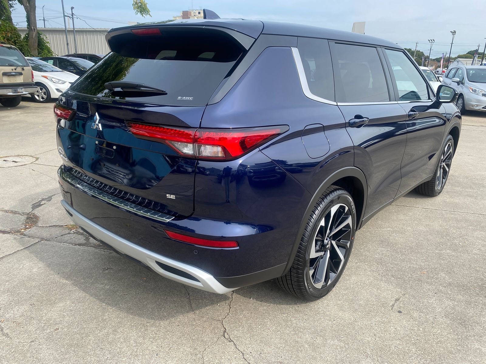 2024 Mitsubishi Outlander SE 3