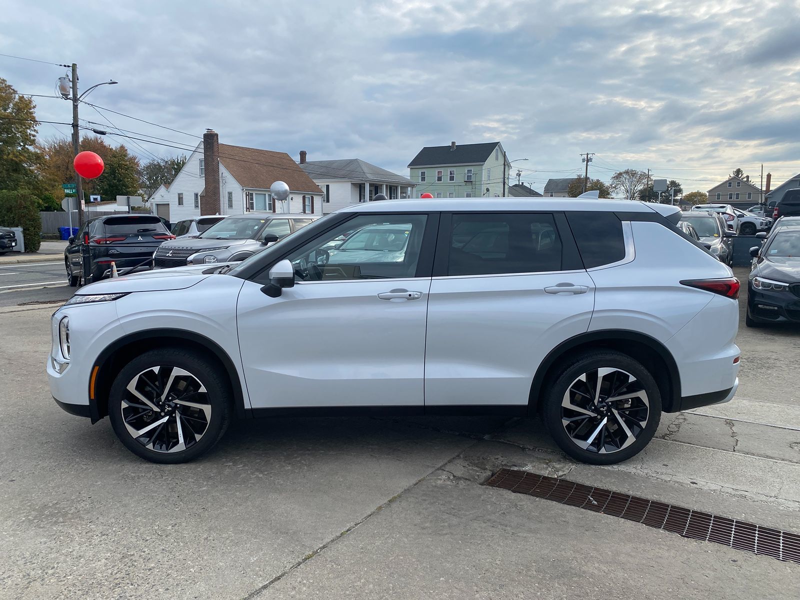 2023 Mitsubishi Outlander SE 4