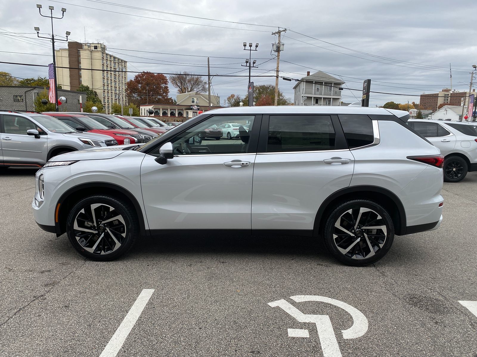 2024 Mitsubishi Outlander SE 4