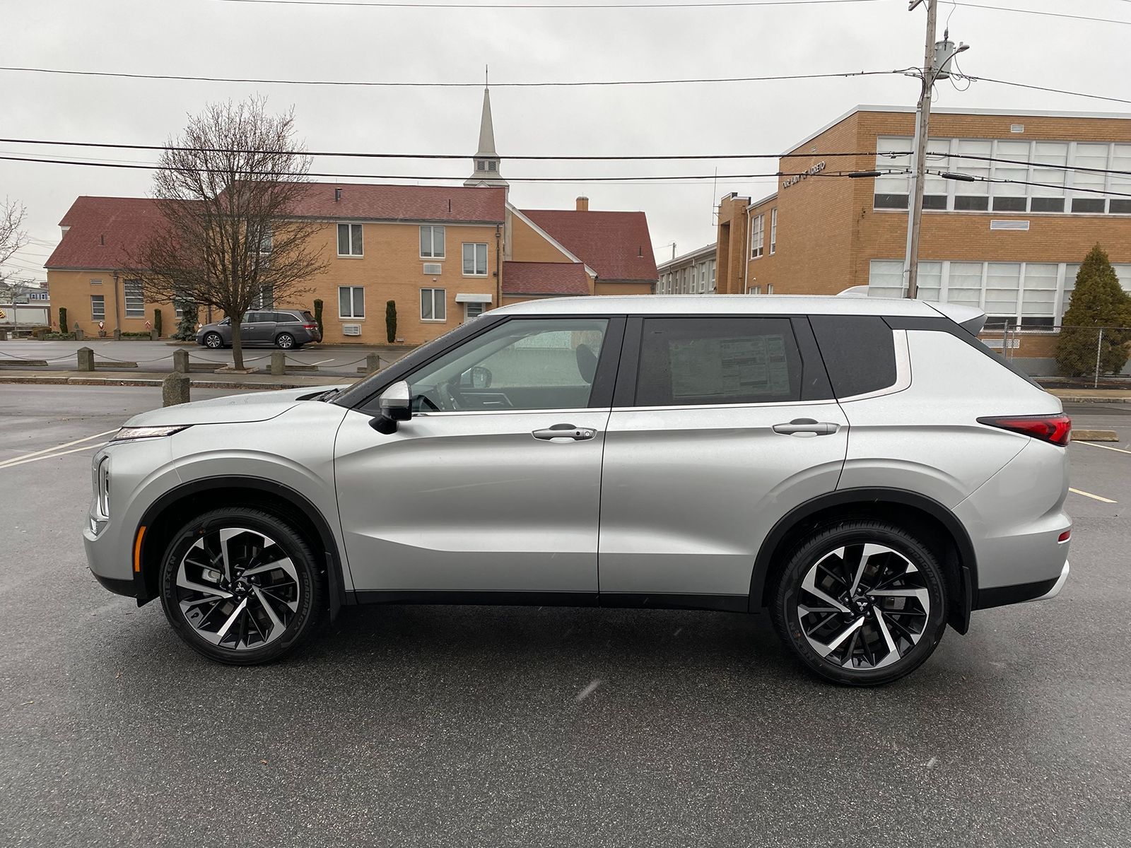 2024 Mitsubishi Outlander SE 9