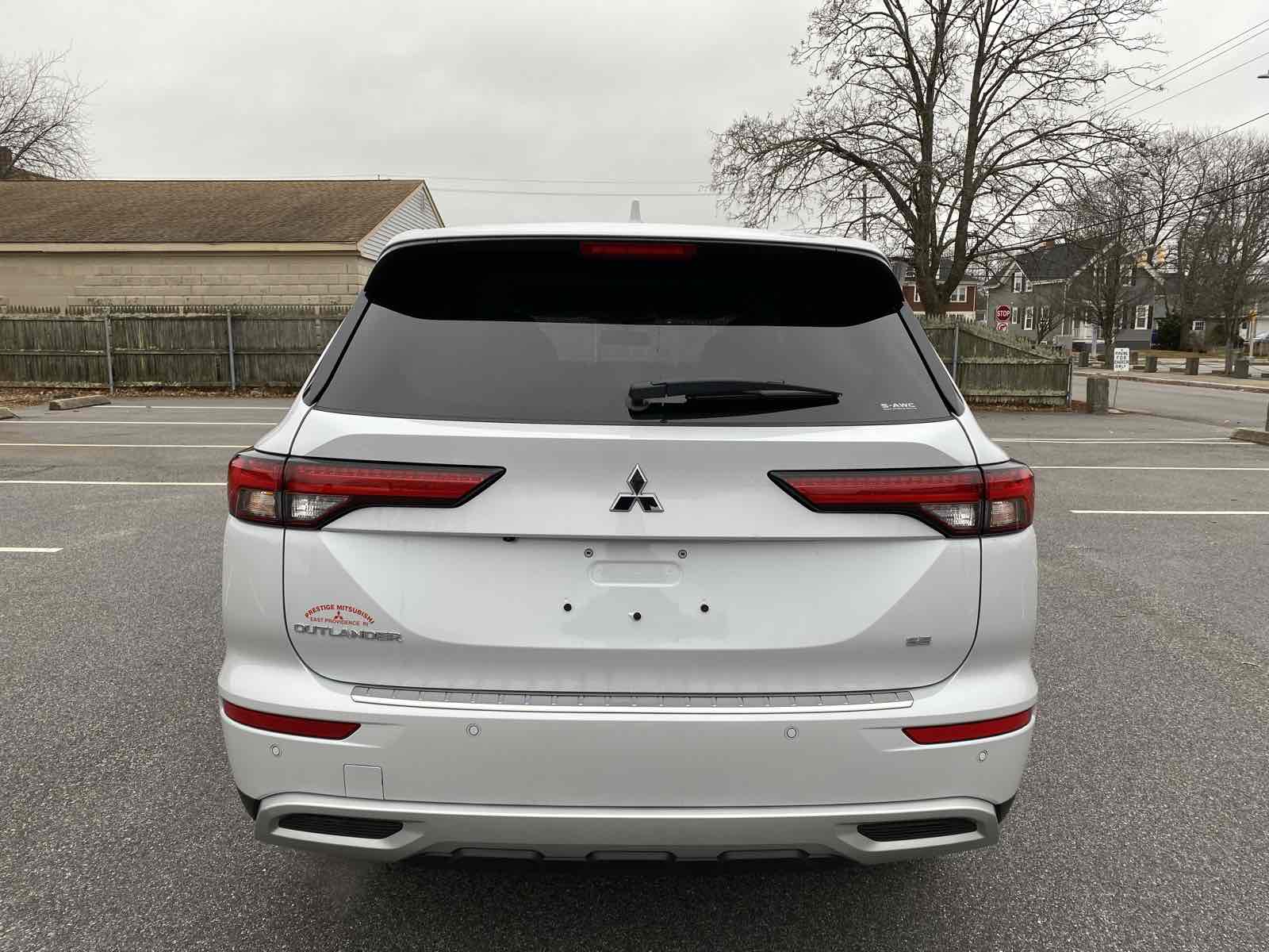 2024 Mitsubishi Outlander SE 4