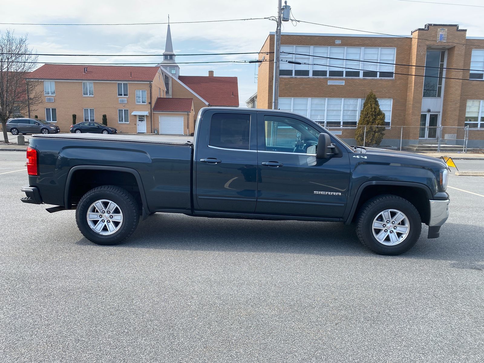 2017 Gmc Sierra 1500 SLE photo 4