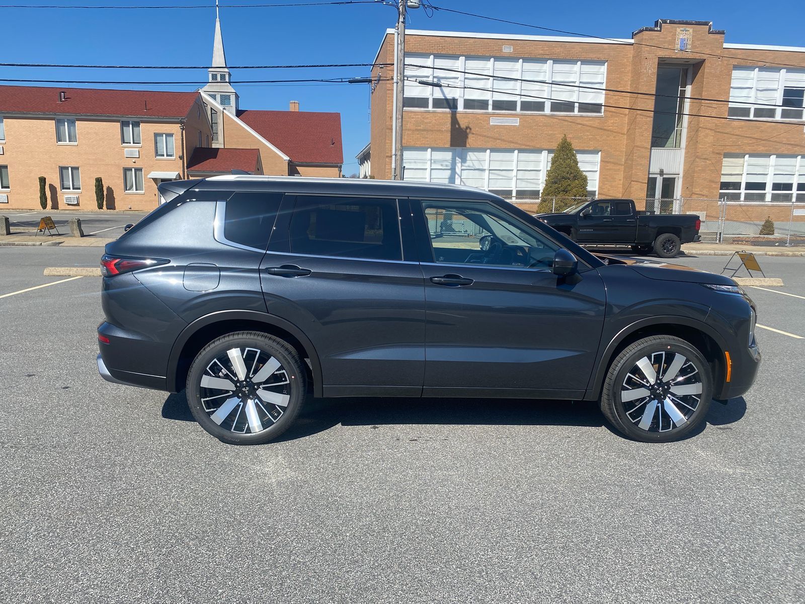 2025 Mitsubishi Outlander SEL photo 4